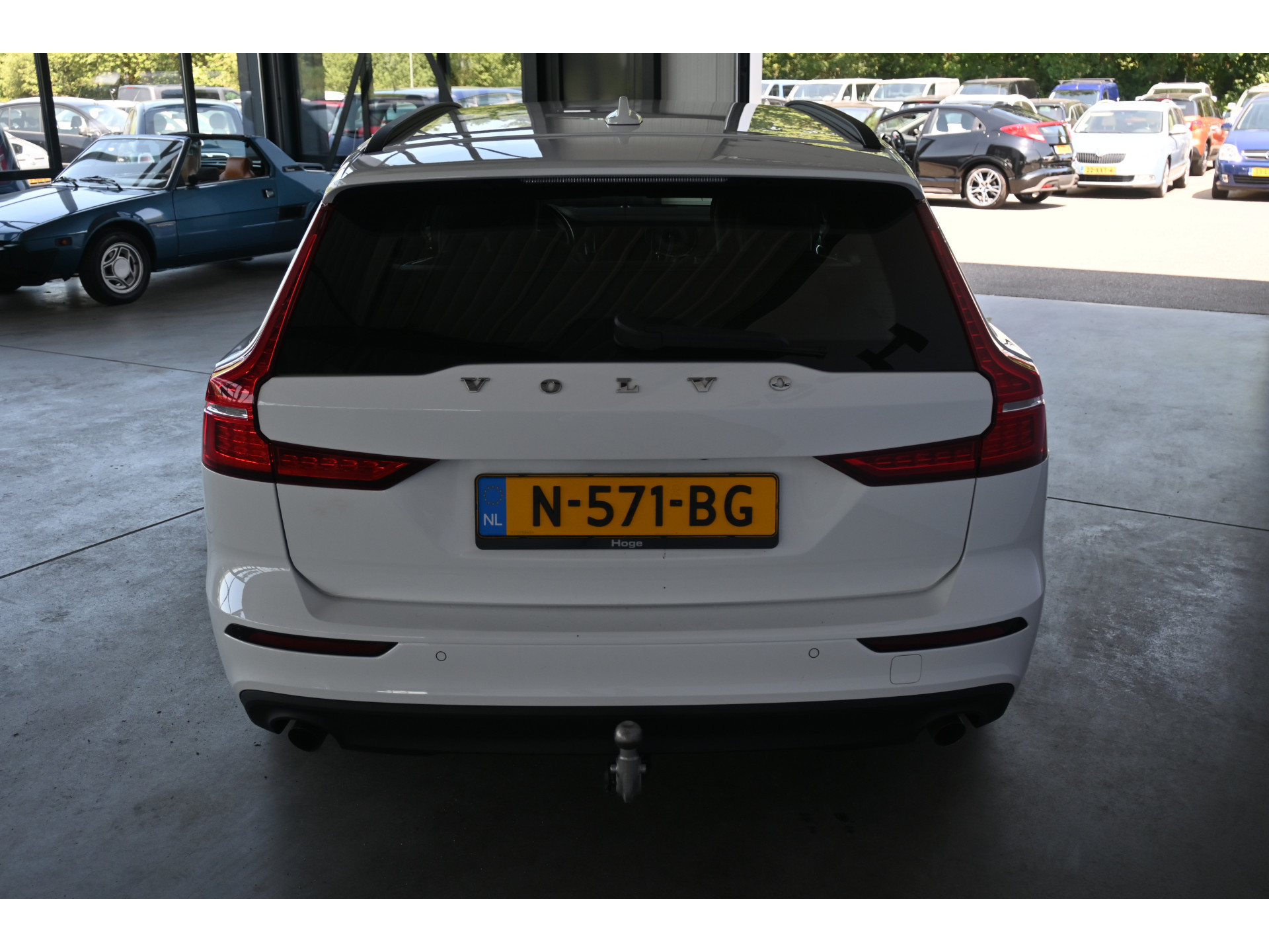 Volvo V60 2.0 B3 Momentum Advantage Automaat Navigatie Stuur/Stoelverwarming Inruil Mogelijk!