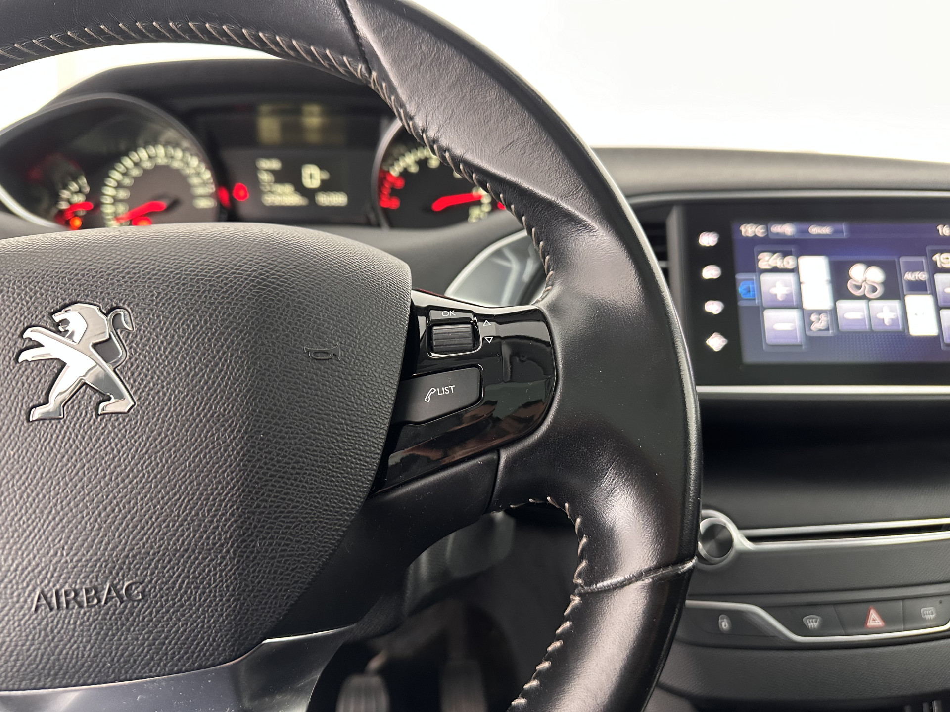 Peugeot 308 SW 1.6 BlueHDI Blue Lease Executive [⚠️] *PANO | NAVI-FULLMAP | ECC | PDC | CRUISE | CAMERA | TOWBAR | COMFORT-SEATS | 16''ALU*