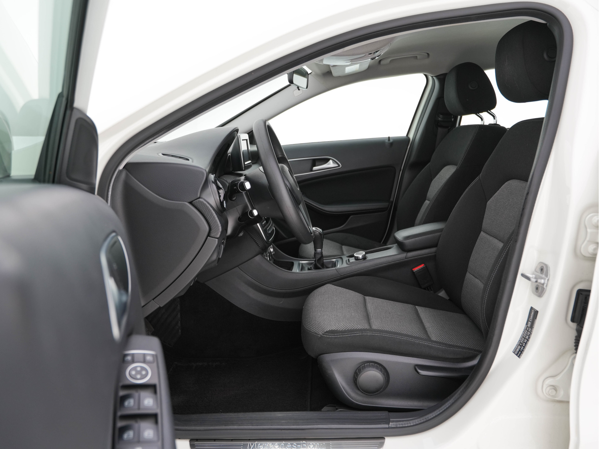 Mercedes-Benz GLA-klasse 200 CDI Ambition NAVI -FULLMAP | AIRCO | PDC | CRUISE | COMFORT-SEATS | 17"ALU*