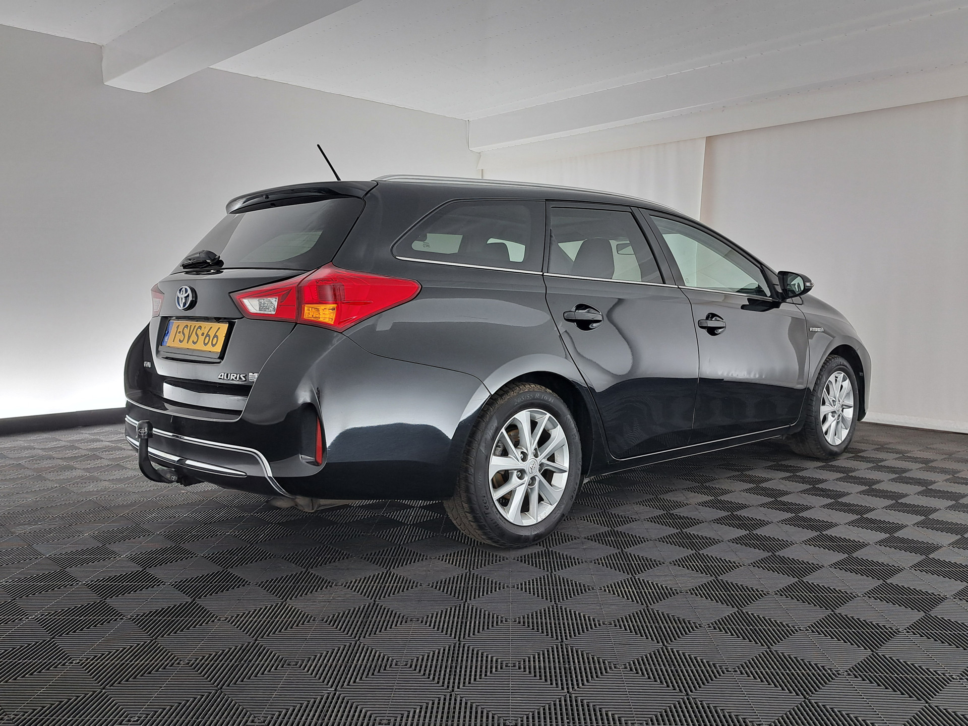 Toyota Auris Touring Sports 1.8 Hybrid Lease Aut. *PANO | NAVI-FULLMAP | KEYLESS | CAMERA | COMFORT-SEATS | ECC | PDC | CRUISE | TOWBAR | 16''ALU*