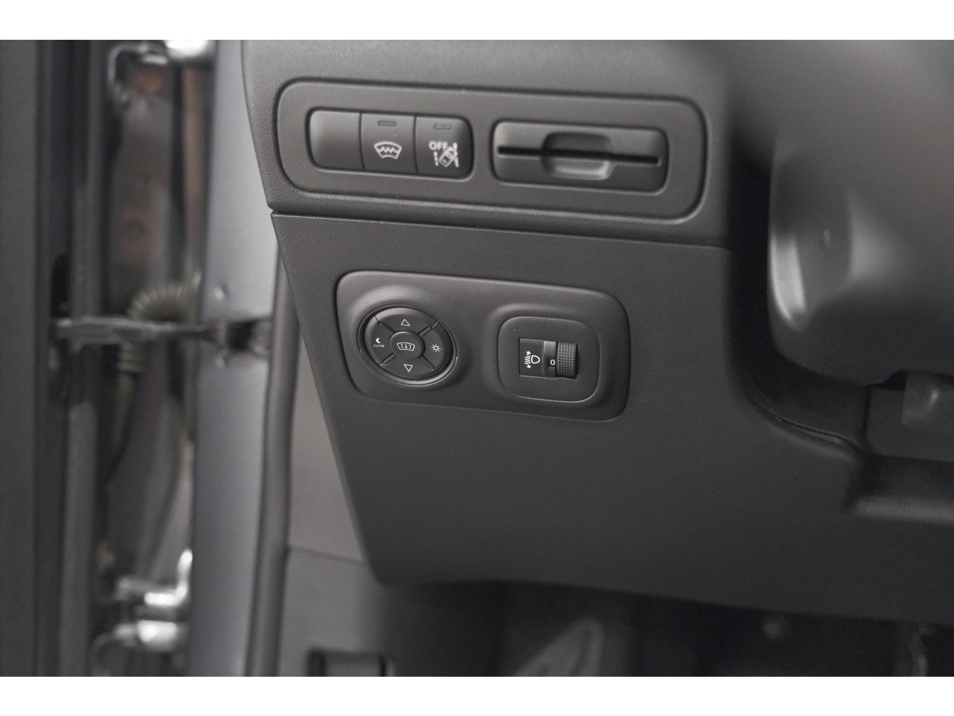 Citroen C3 Aircross PureTech 110 EAT6 Shine | Trekhaak | Panoramadak | Head-Up Display | Camera | Navigatie