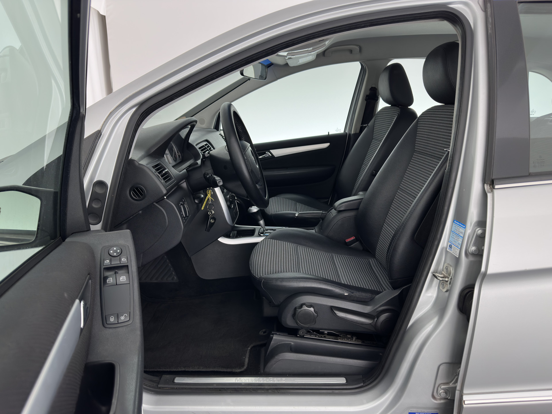 Mercedes-Benz B-klasse 180 CDI Aut. *LEATHER-FABRIC | AIRCO | CRUISE | COMFORT-SEATS | TOWBAR | 17''ALU*