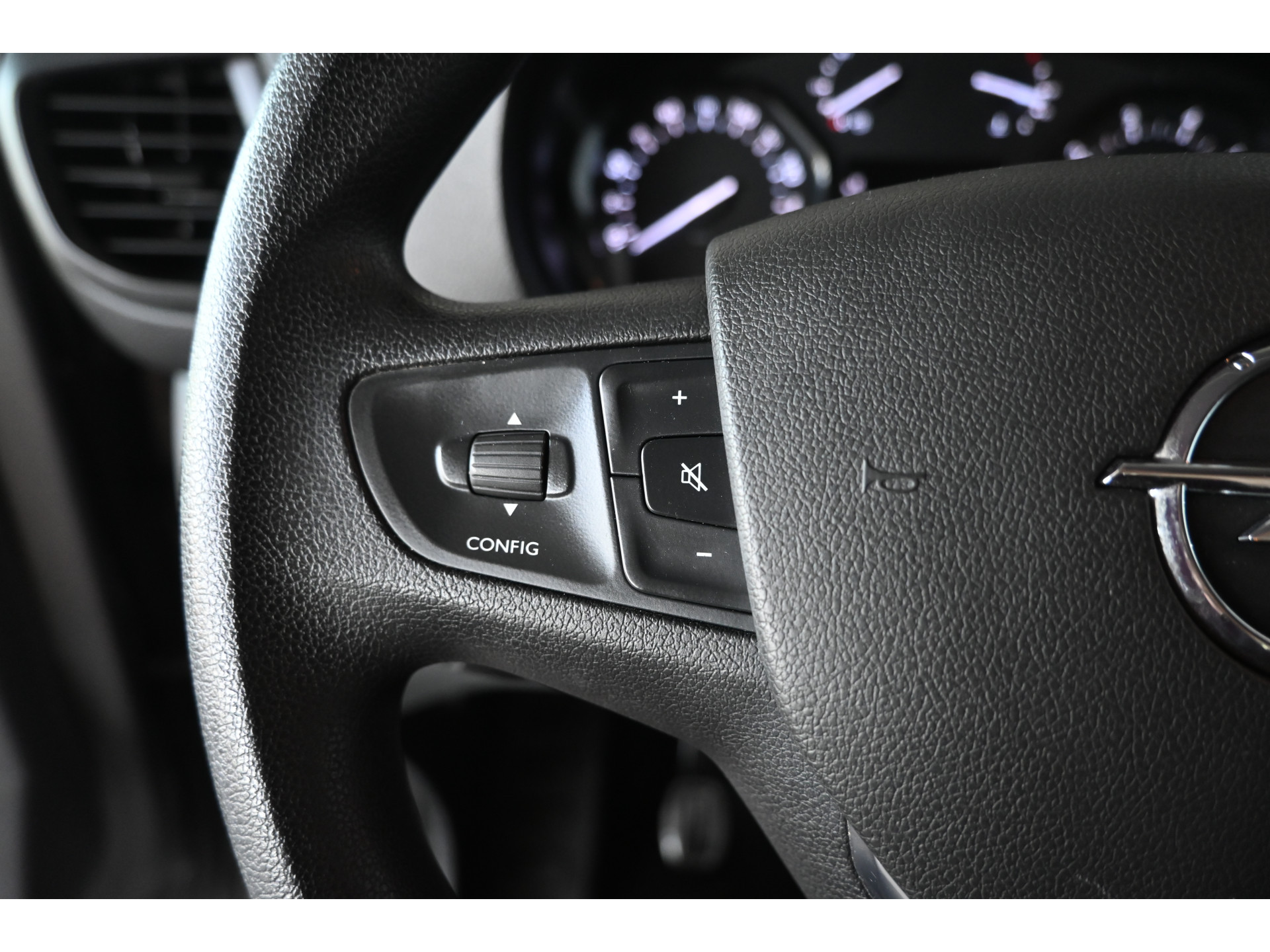 Opel Vivaro 1.5 CDTI L3H1 Edition 6 Persoons Airco Navigatie Trekhaak Cruise Control Rijklaarprijs! Inruil Mogelijk!