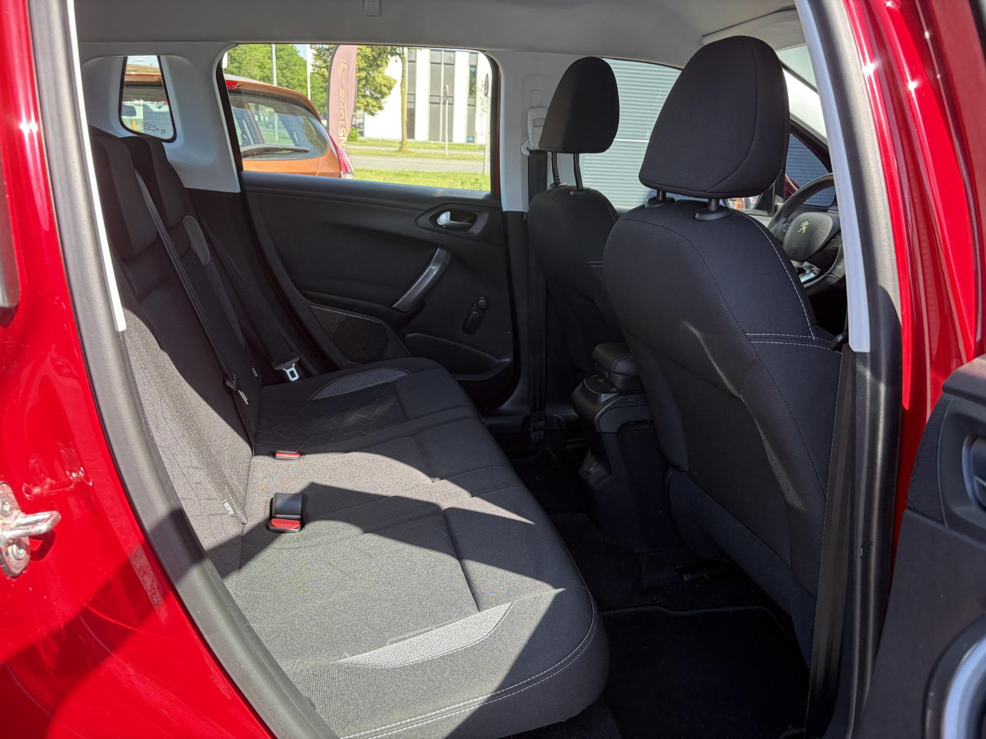 Peugeot 2008 1.2 PureTech Active 110pk,Dealer Onderhouden,Navi,Carplay,Airco,Cruise,Pdc,N.A.P,Apk tot 05-2027