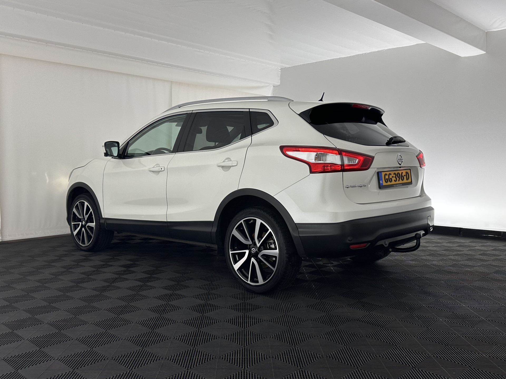 Nissan Qashqai 1.2 Tekna *PANO | FULL-LEATHER | TOP-VIEW | BLIND-SPOT | NAVI-FULLMAP | HEATED-COMFORTSEATS | KEYLESS | DAB+ | PRIVACY-GLASS | 19''ALU | TOWBAR*