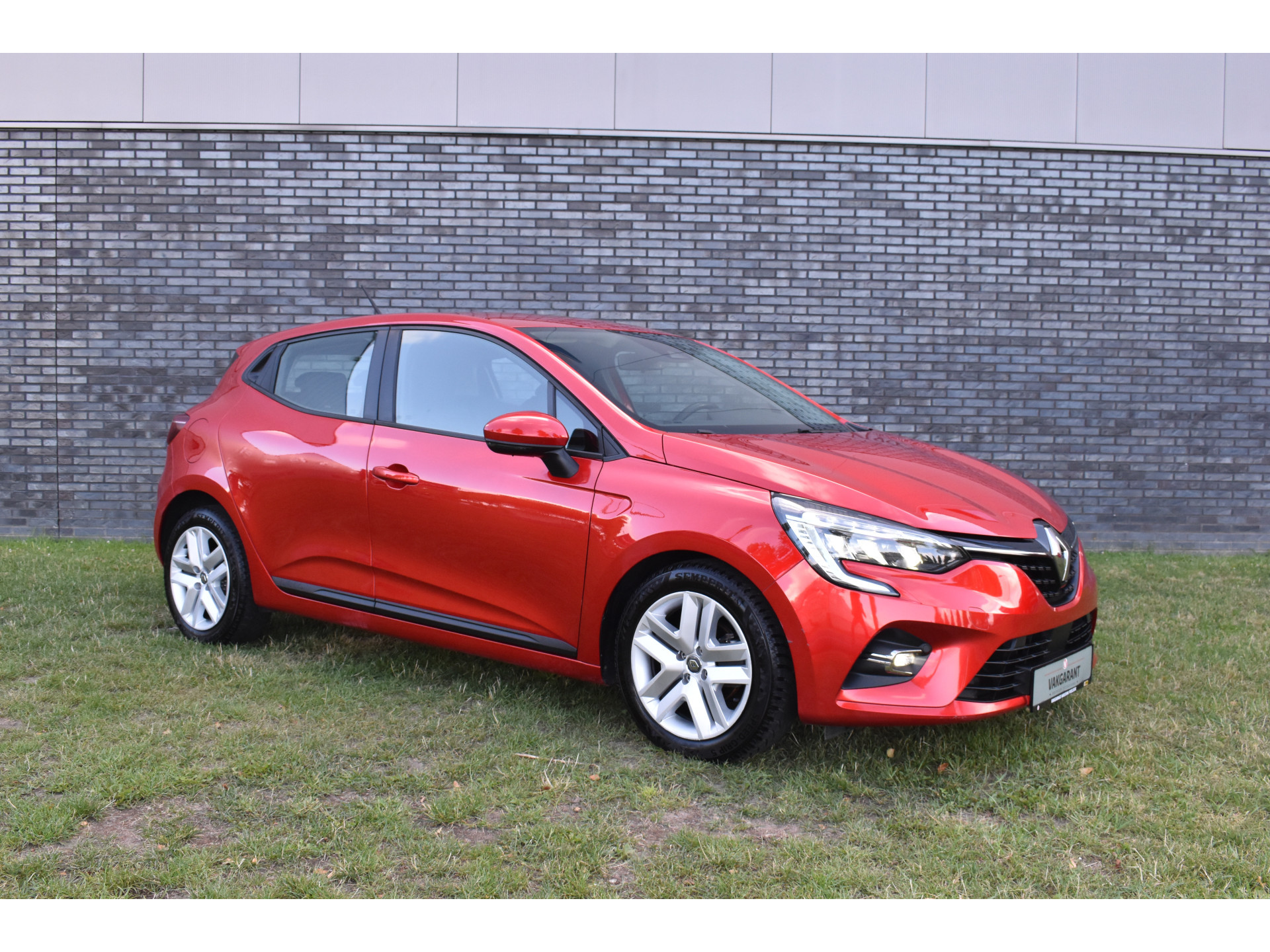 Renault Clio 1.0 TCe Bi-Fuel Zen G3 Gas dus super voordelig rijden 215,- per 3 maanden wegenbelasting Prijs incl. btw Gas kost 0,83 cent per liter