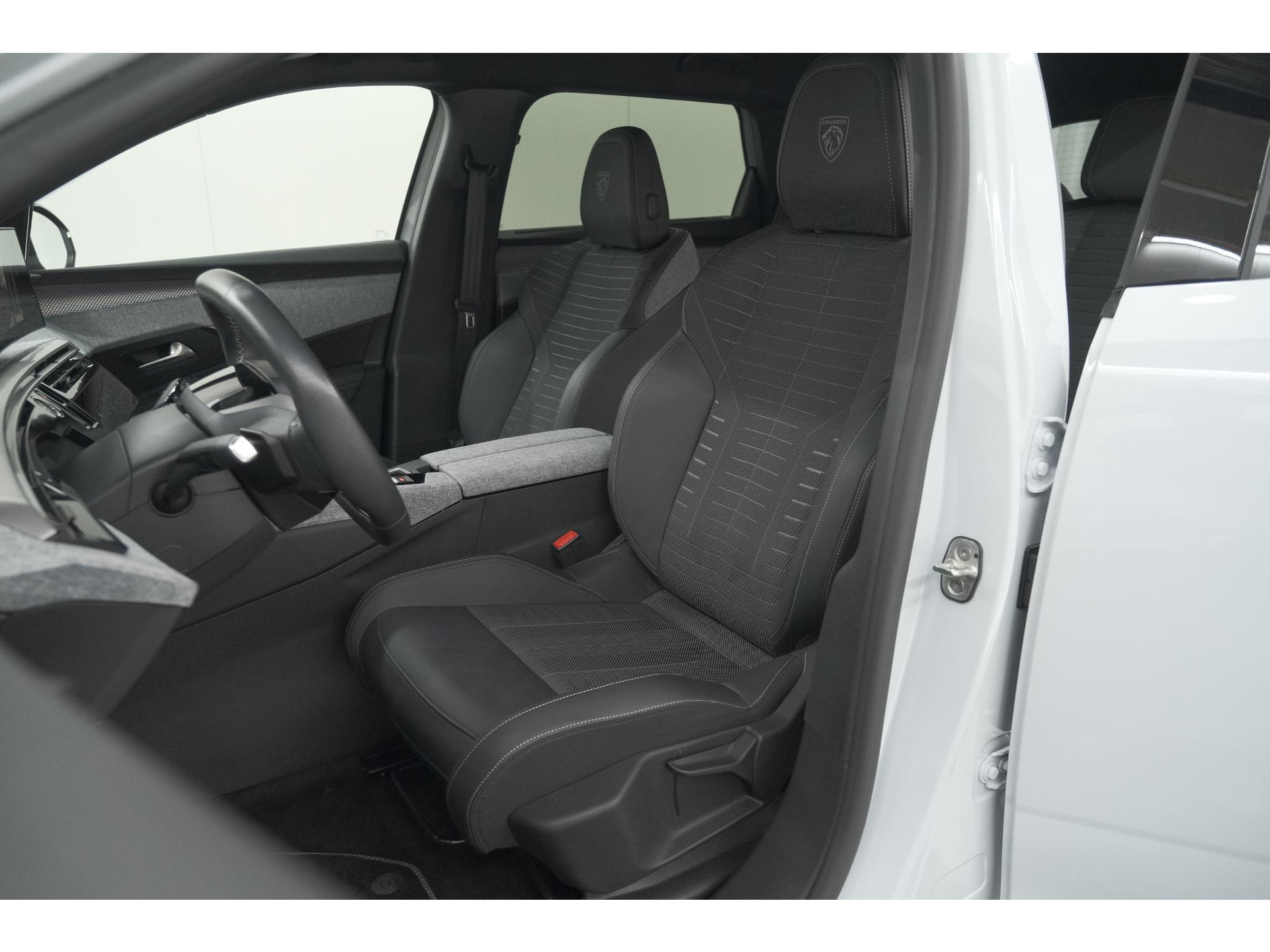 Peugeot 5008 1.2 Hybrid 136 GT 7p | Adaptieve Cruise Control | Camera | Elektrische Kofferklep | Stoelverwarming
