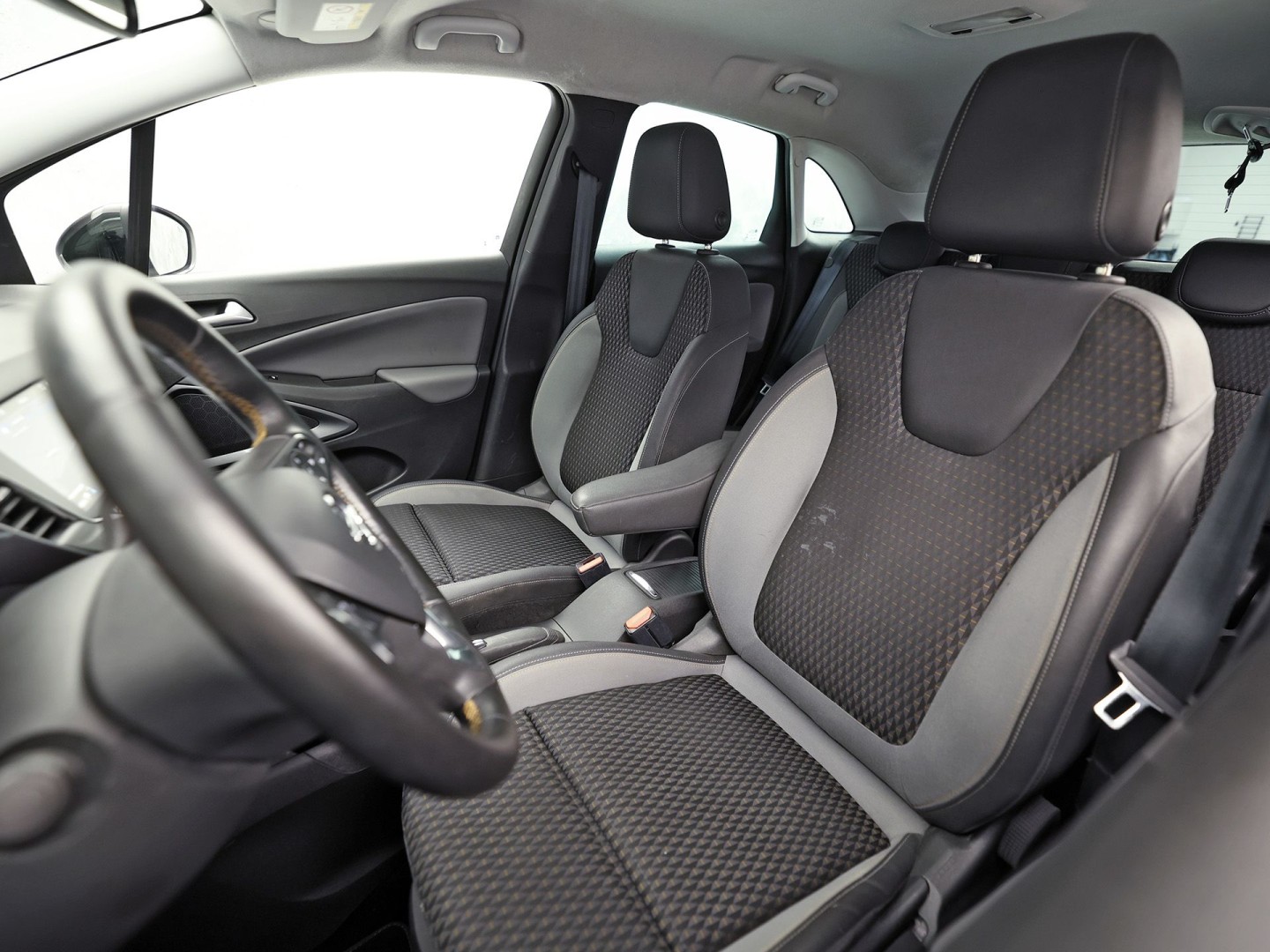 Opel Crossland X 1.2 Turbo Innovation (APPLE CARPLAY, GROOT NAVI, CLIMATE, STUUR/STOELVERWARMING, 360 CAMERA, SPORTSTOELEN, GETINT GLAS, CRUISE, LM VELGEN, NIEUWSTAAT)