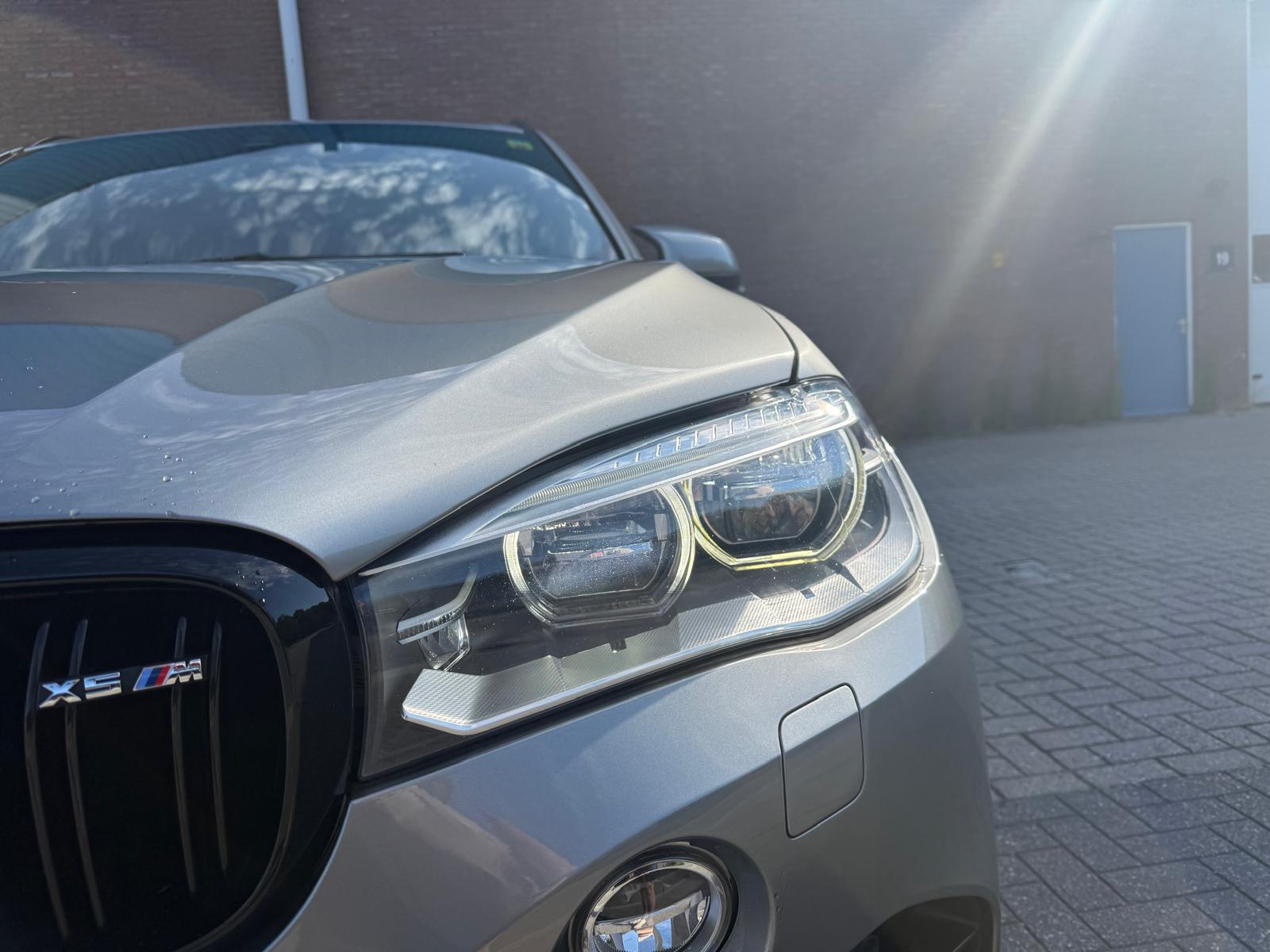 BMW X5 M | 2E EIGENAAR |3/6/12MND GARANTIE| PANO | LED | B&O | DAB | HEAD-UP | 360 CAMERA | TREKHAAK | BOMVOL |