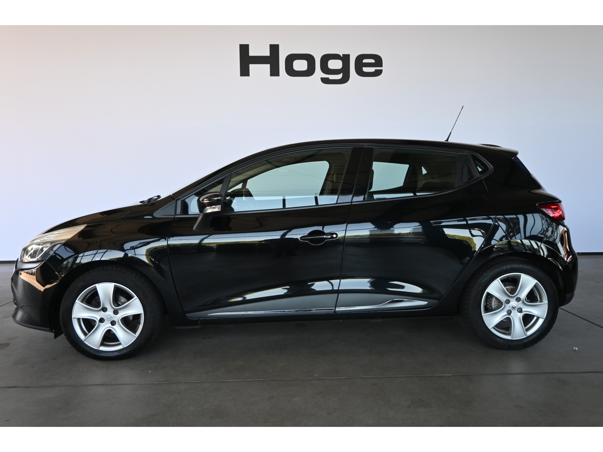 Renault Clio 1.2 Dynamique Automaat Airco Navigatie Cruise Control Goed Onderhouden! Inruil Mogelijk!