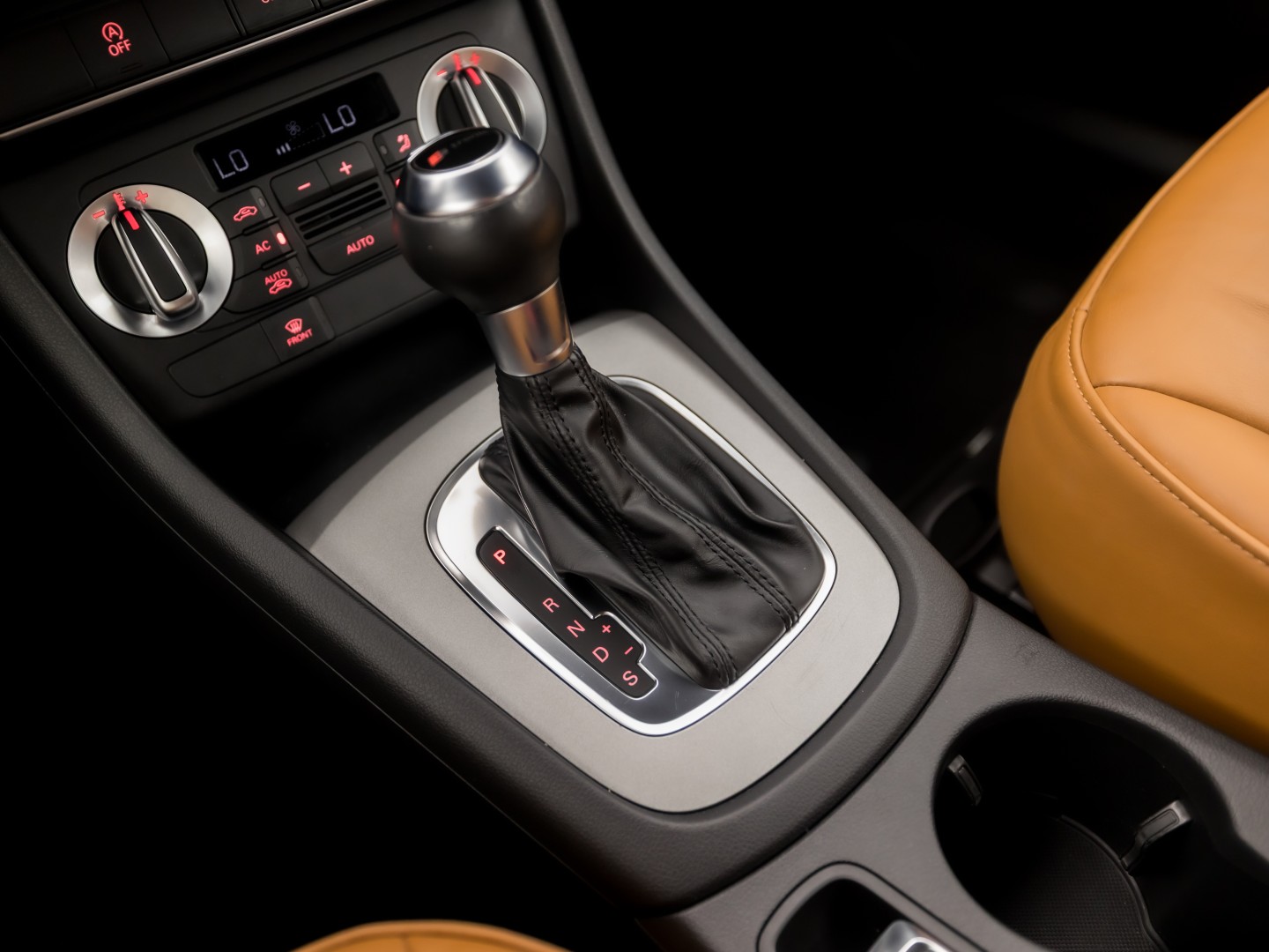 Audi Q3 2.0 TFSI Quattro Sport 211Pk Automaat (NAVIGATIE, CLIMATE, ZWART HEMEL, BRUIN LEDER, SPORTSTOELEN, CRUISE, PARKEERSENSOREN, XENON, NIEUWSTAAT)