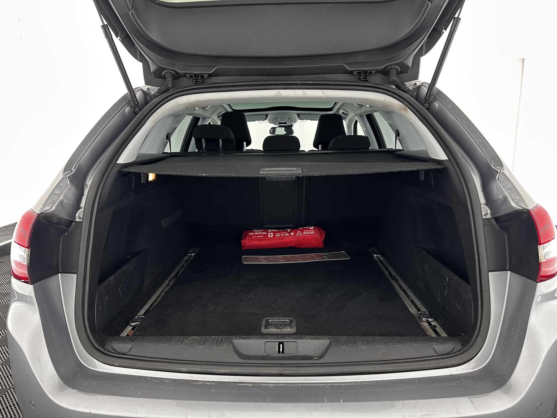 Peugeot 308 SW 1.6 BlueHDI Blue Lease Executive Pack *PANO | CAMERA | NAVI-FULLMAP | ECC | PDC | CRUISE | LANE-ASSIST | COMFORT-SEATS | 16"ALU*