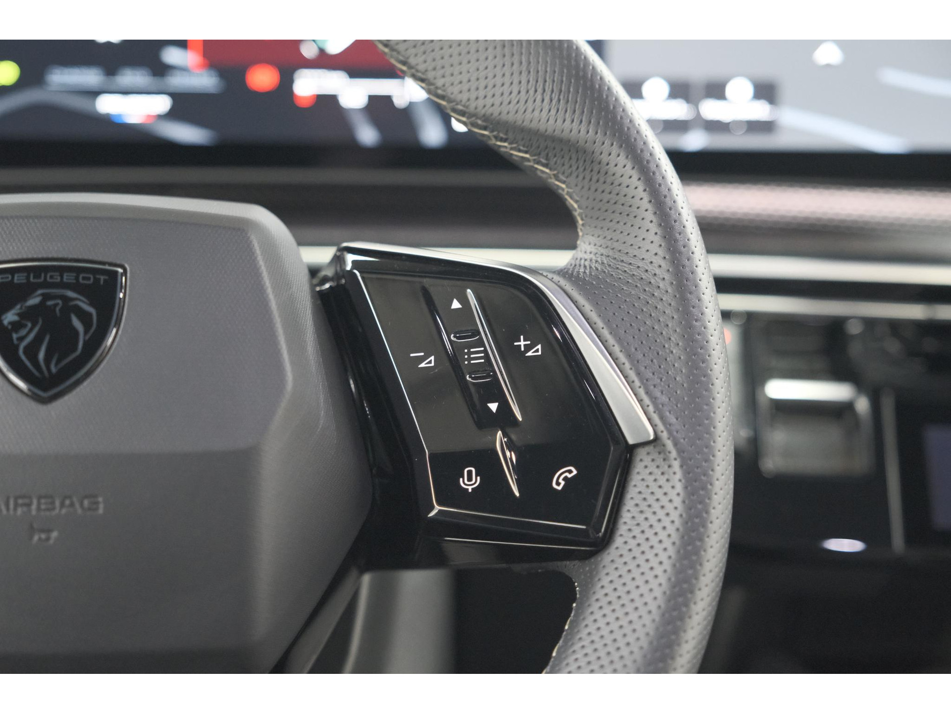 Peugeot 3008 1.2 Hybrid 136 GT | Panoramadak | 360 Camera | Stoelverwarming | Elektrische Kofferklep | Allseason Banden