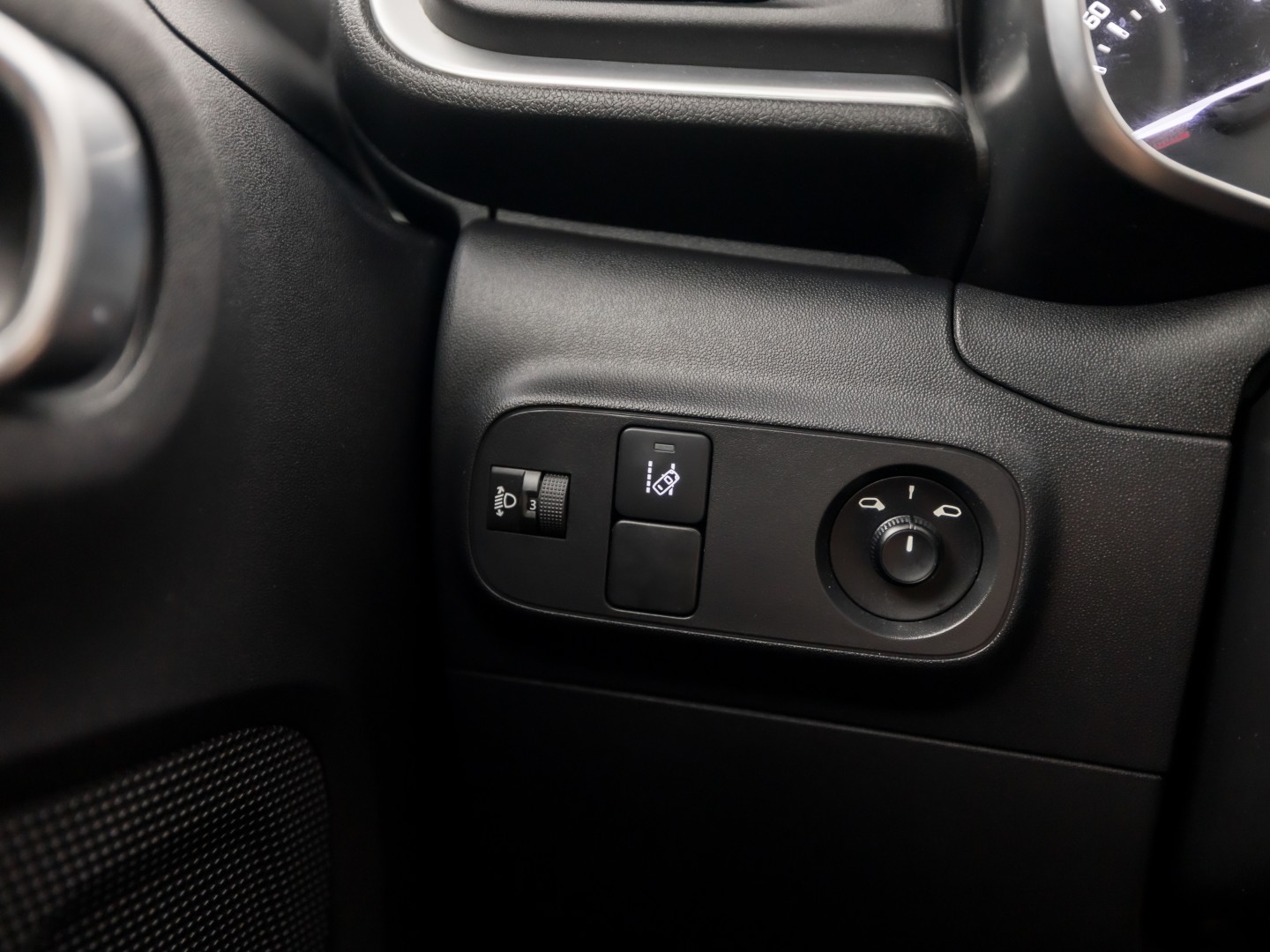 Citroën C3 1.2 PureTech S&S Shine Sport 110Pk (APPLE CARPLAY, GROOT NAVI, STOELVERWARMING, SPORTSTOELEN, CRUISE, LANE ASSIST, NIEUWSTAAT)