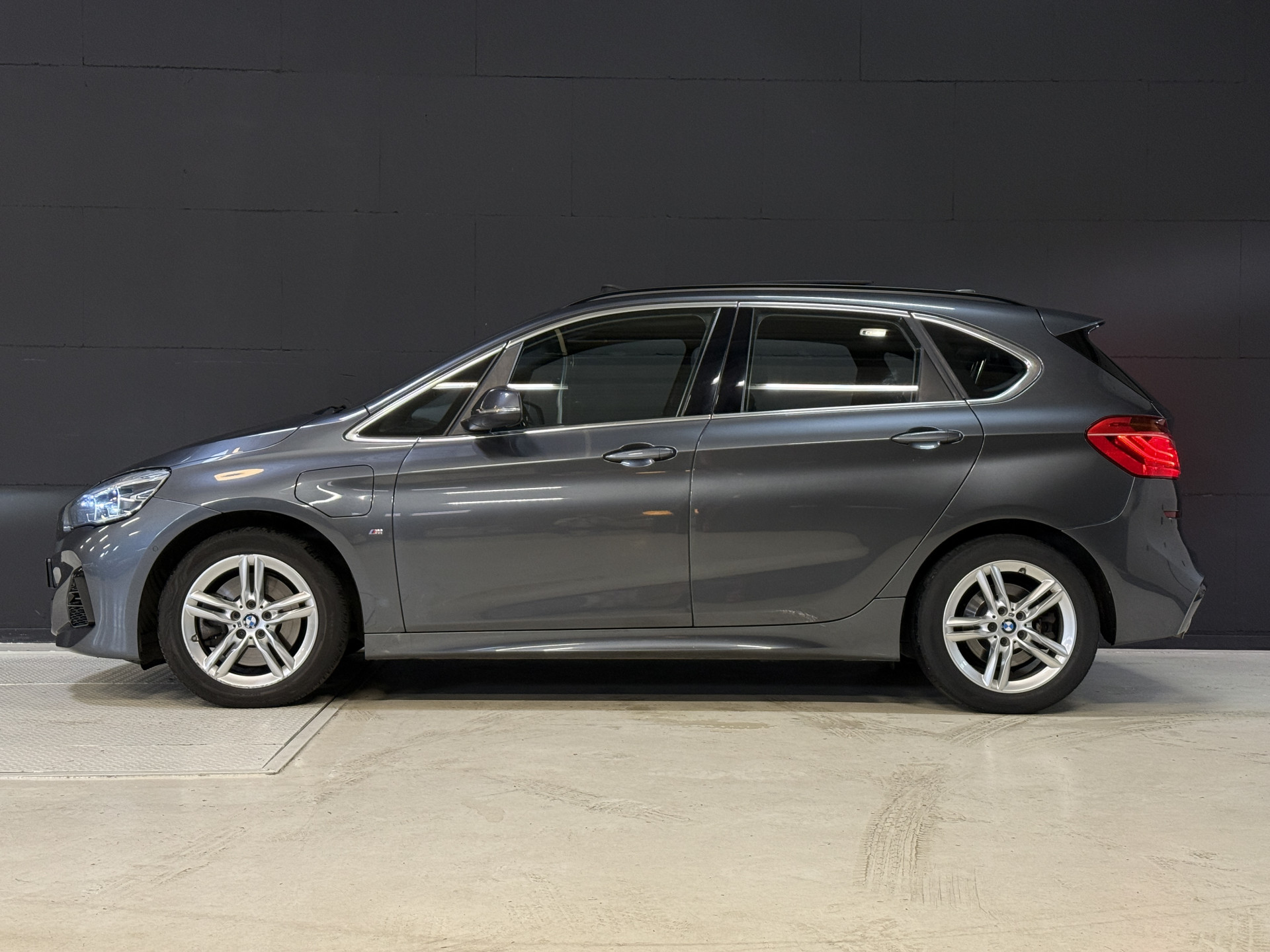 BMW 2-serie Active Tourer 225xe iPerformance Executive | M-Sport | Panoramadak | Stoelverw.