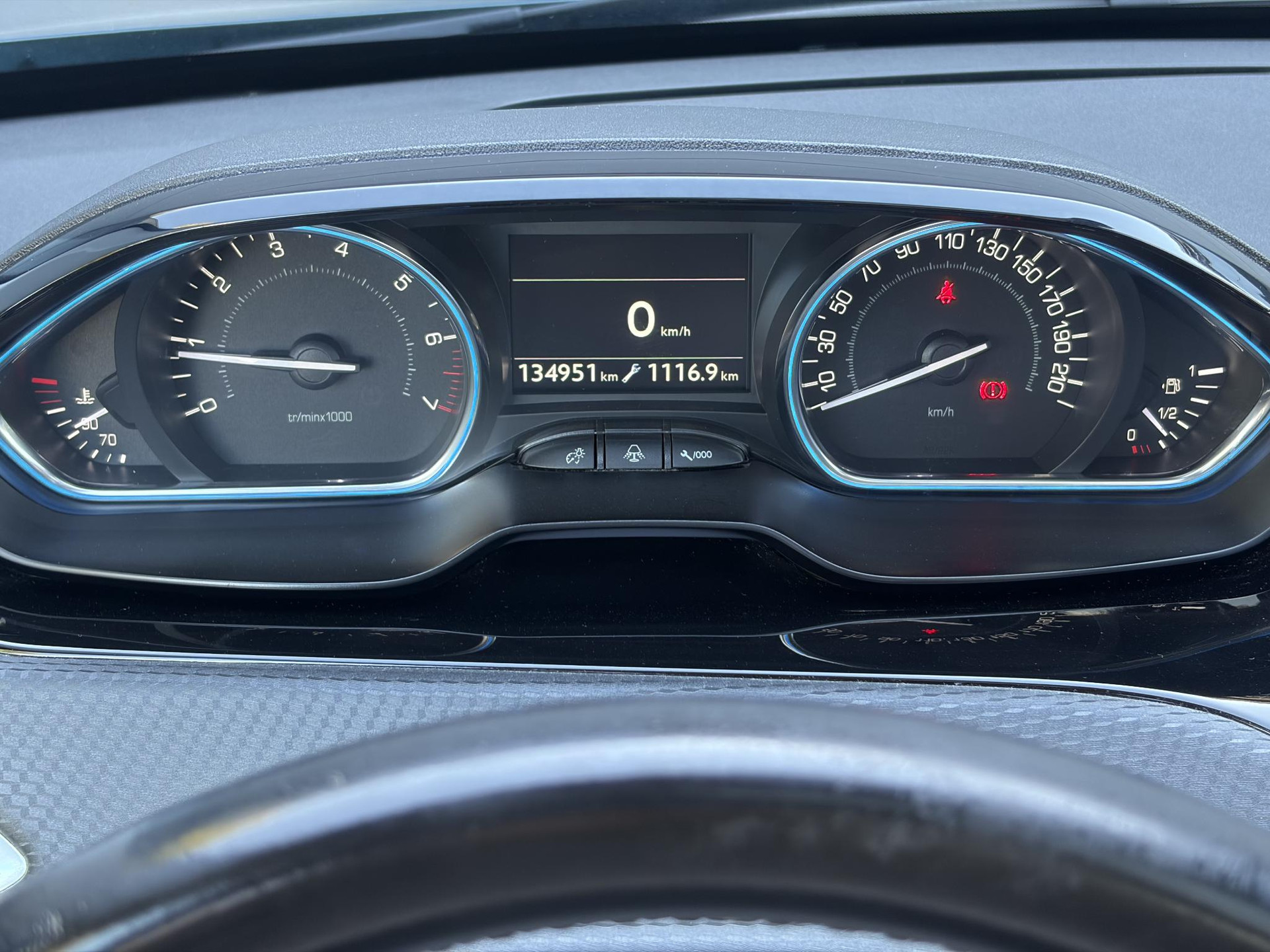 Peugeot 2008 1.2 PureTech Allure D-riem vv in 02-2026 l Pano l Carplay l Camera l Halfleder l 110pk l Dealer Onderhouden l 2e Eigenaar l Navi l Clima l Cruise l Pdc l Lm velgen l Apk tot 02-2027