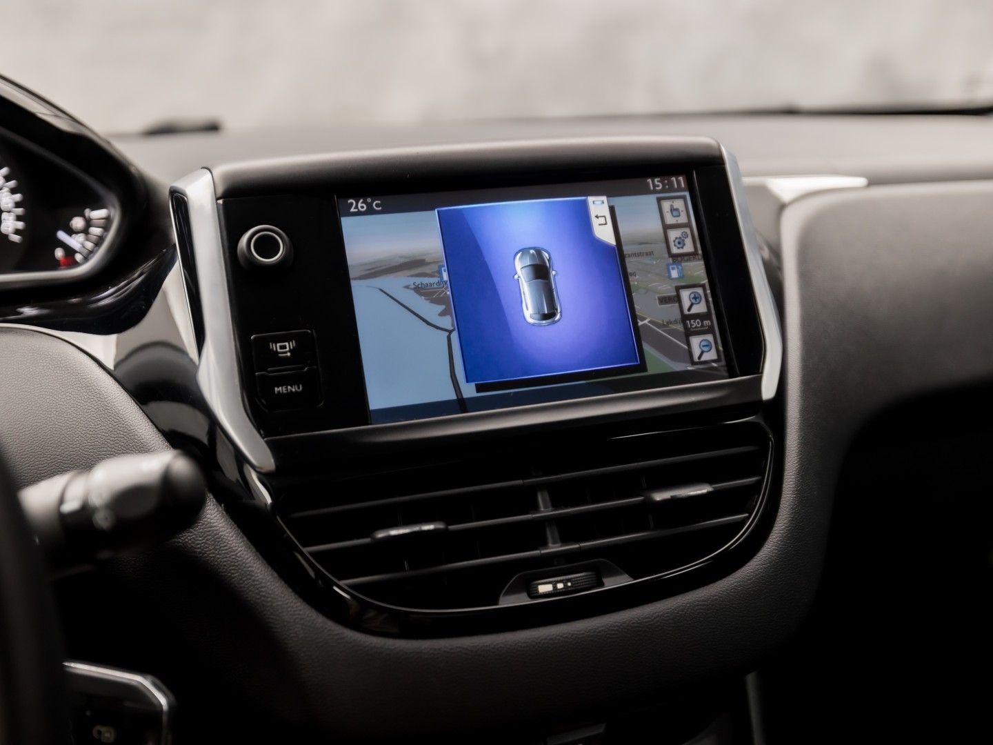 Peugeot 208 1.2 VTi Deluxe Sport (NAVIGATIE, CLIMATE, CRUISE, SPORTSTOELEN, PARKEERSENSOREN, NIEUWSTAAT)
