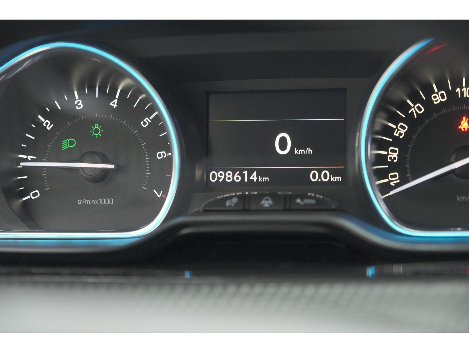 Peugeot 2008 PureTech 110 Allure | Panoramadak | Apple Carplay | Navigatie | Parkeersensoren