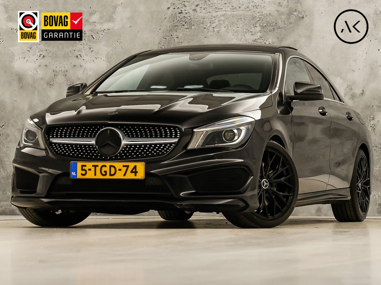 Mercedes-Benz CLA-Klasse 250 AMG Sport 211Pk Automaat (PANORAMADAK, STERRENHEMEL, NAVIGATIE, RODE GORDELS, LEDER/ALCANTARA, STOELVERWARMING, SPORTSTOELEN, GETINT GLAS, CRUISE, NIEUWSTAAT)