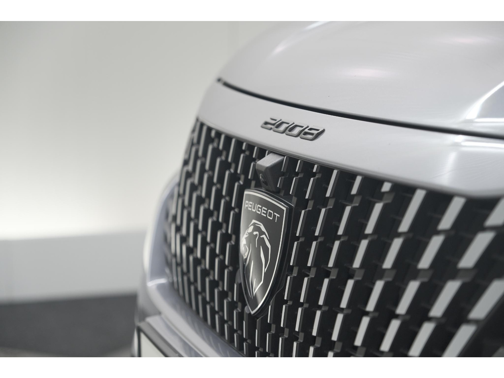 Peugeot 2008 Hybrid 136 e-DCS6 Allure | 360 Camera | Adaptieve Cruise Control | Dodehoekdetectie | Navigatie