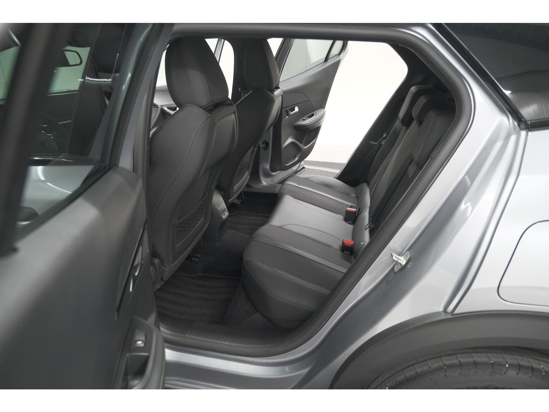 Peugeot 2008 Hybrid 145 e-DCS6 GT | Camera | Apple Carplay | Parkeersensoren