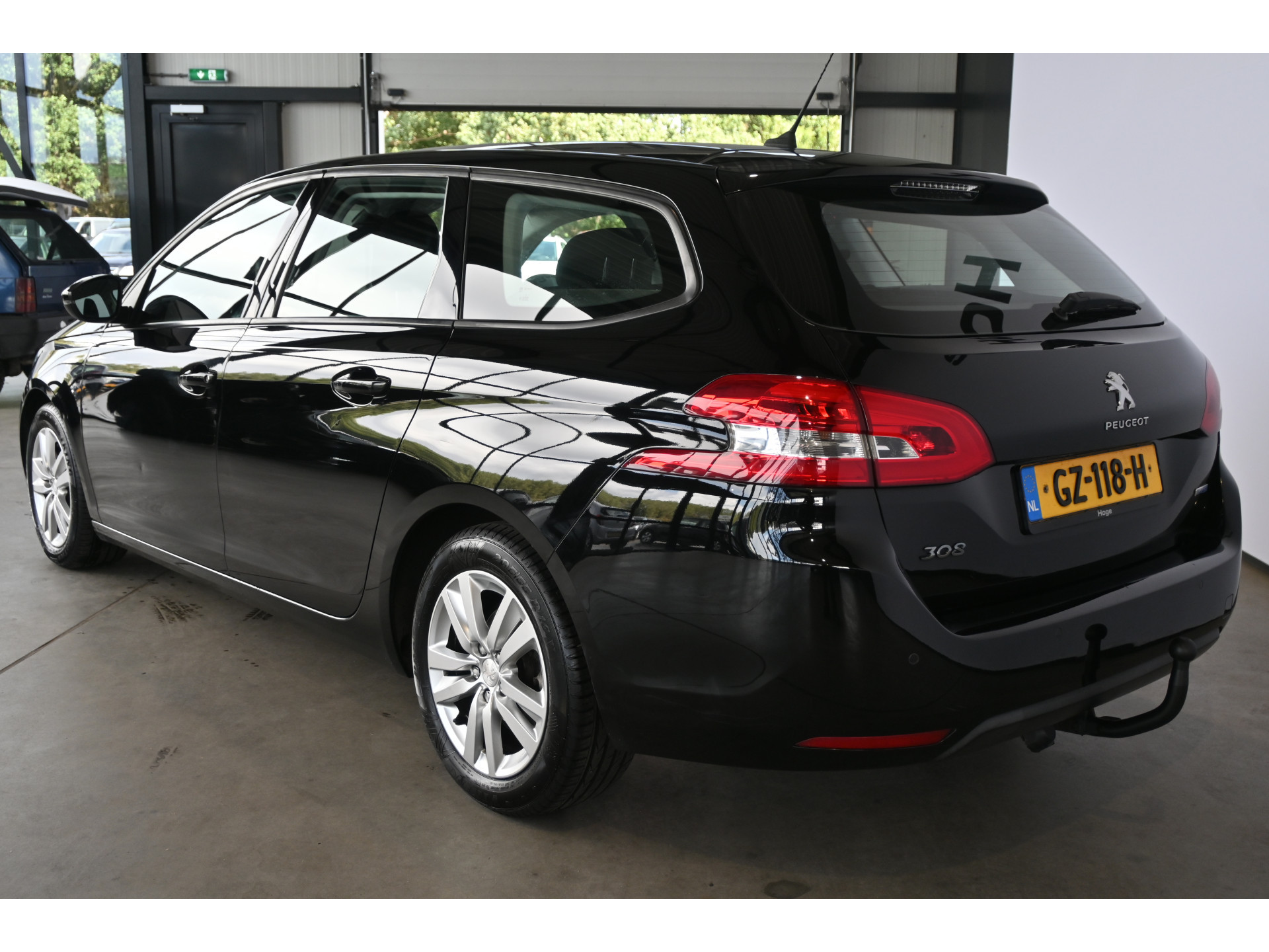 Peugeot 308 SW 1.6 BlueHDI Blue Lease Pack Nap Clima Cruise NavigatieTrekhaak PDC Goed Onderhouden! Inruil Mogelijk!