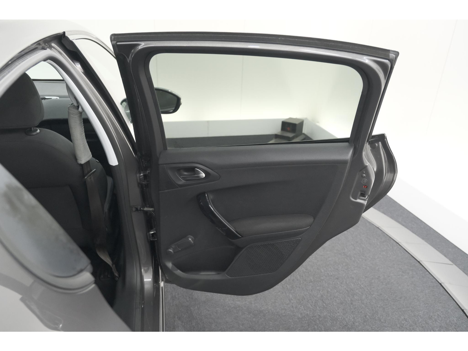 Peugeot 208 PureTech 82 Signature | Parkeersensoren | Apple Carplay | Navigatie