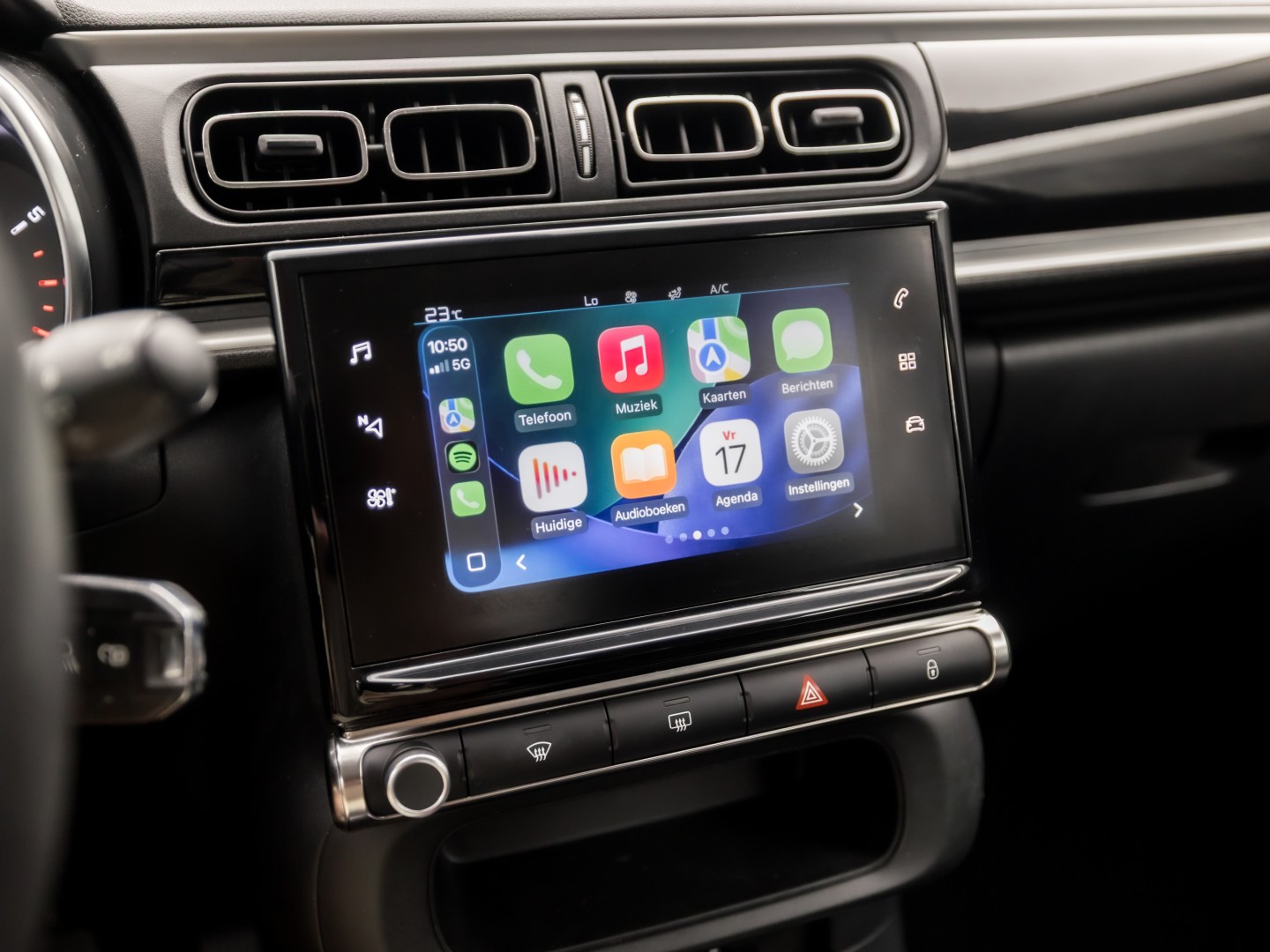 Citroën C3 1.2 PureTech S&S Sport Automaat (APPLE CARPLAY, GROOT NAVI, CAMERA, SPORTSTOELEN, PARKEERSENSOREN, LM VELGEN, CRUISE, NIEUWSTAAT)