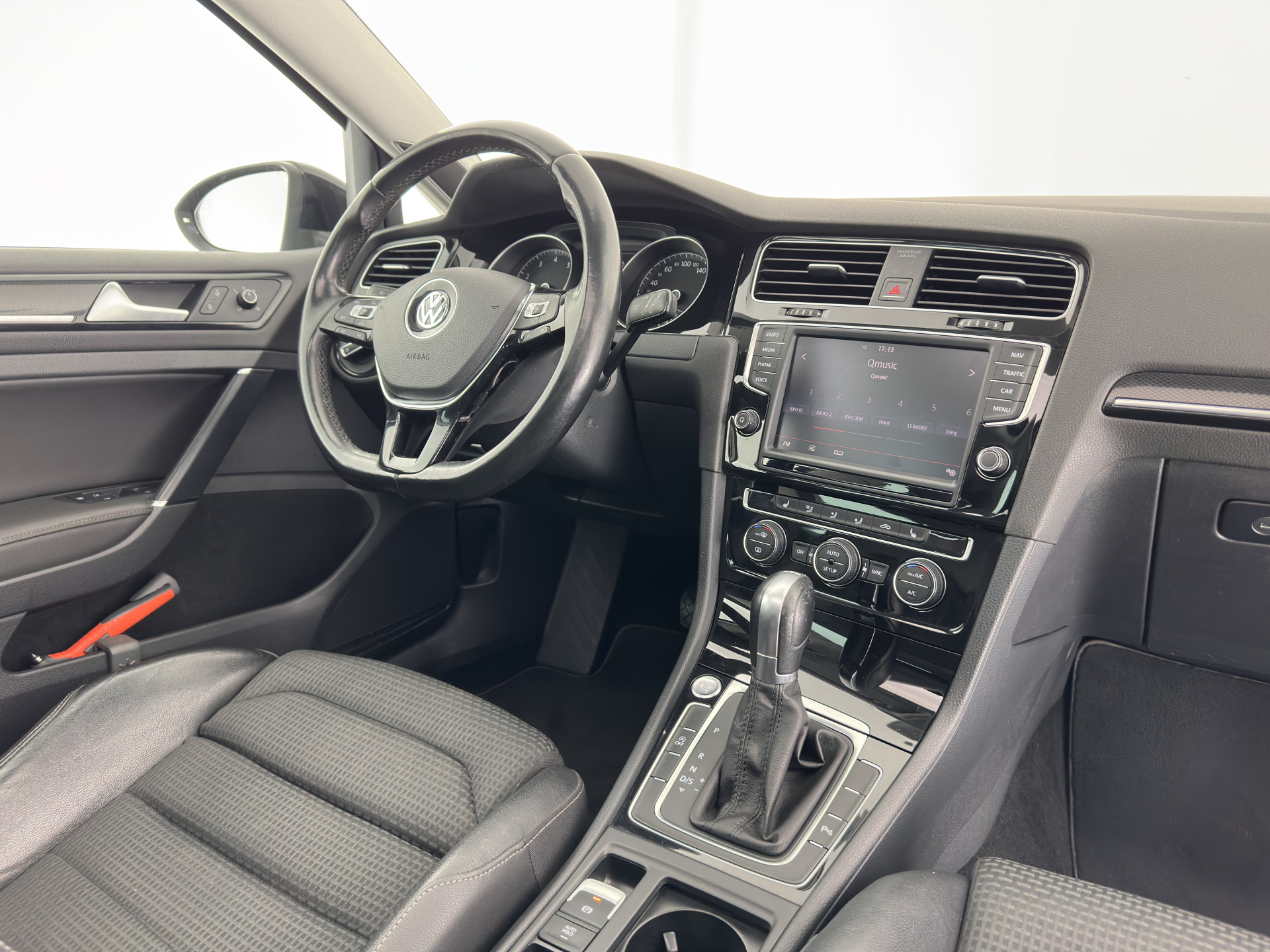 Volkswagen Golf Variant 1.4 TSI Highline Aut. *PANO | ADAPTIVE-CRUISE | LEATHER-FABRIC | XENON | DYNAUDIO-SOUND | KEYLESS | NAVI-FULLMAP | HEATED-ERGONOMIC-SPORTSEATS | ECC | PRIVACY-GLASS | PARKPILOT | 17''ALU*