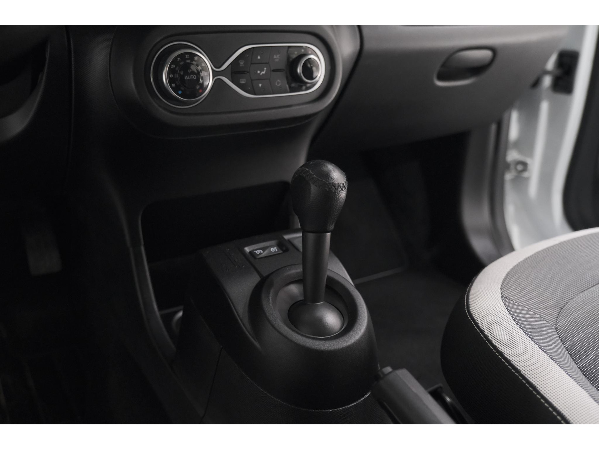 Renault Twingo 1.0 SCe Intens | Camera | Navigatie | Climate Control | Parkeersensoren
