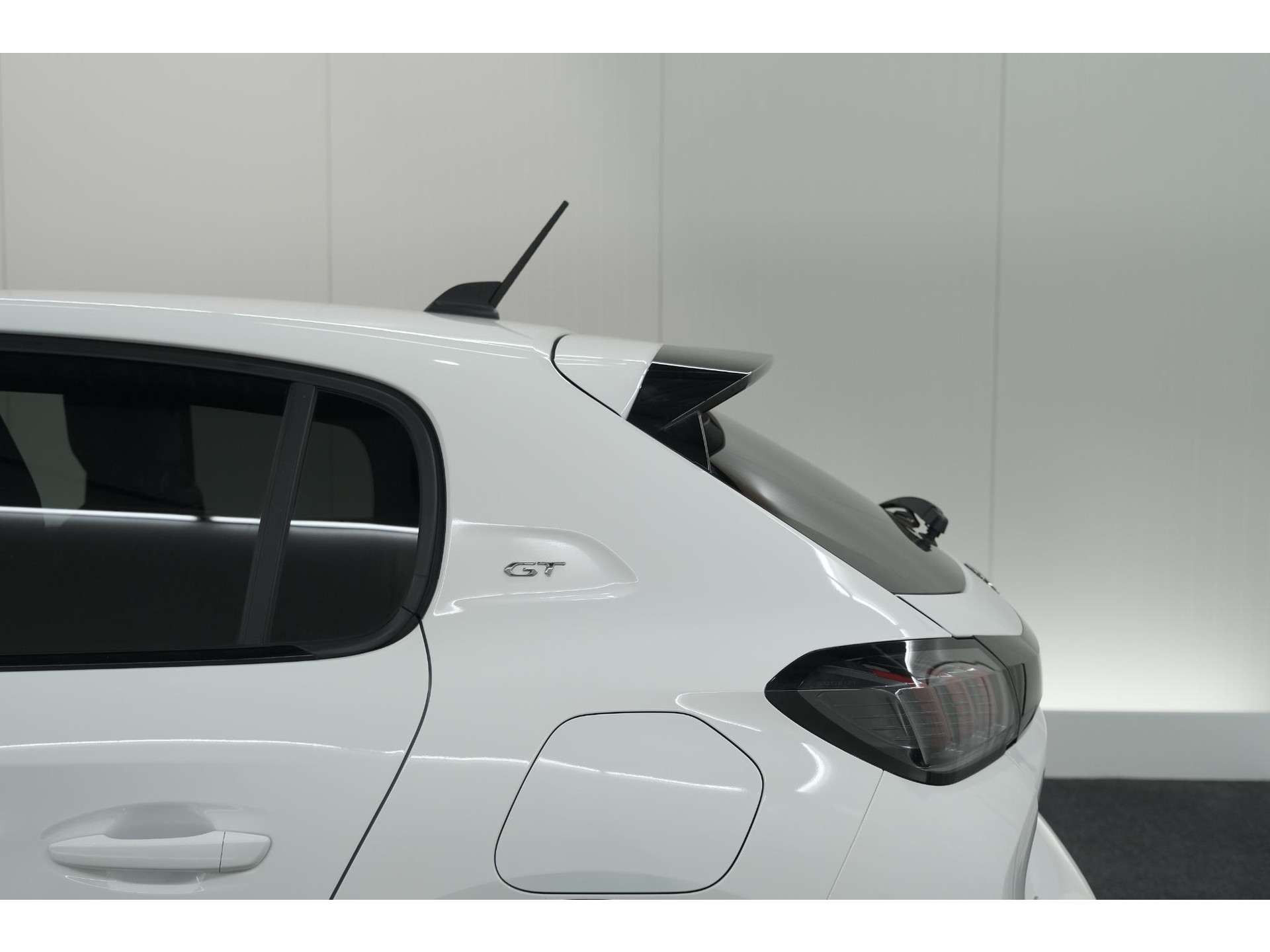 Peugeot 208 PureTech 100 GT | Camera | Navigatie | Sfeerverlichting | Apple Carplay | Parkeersensoren