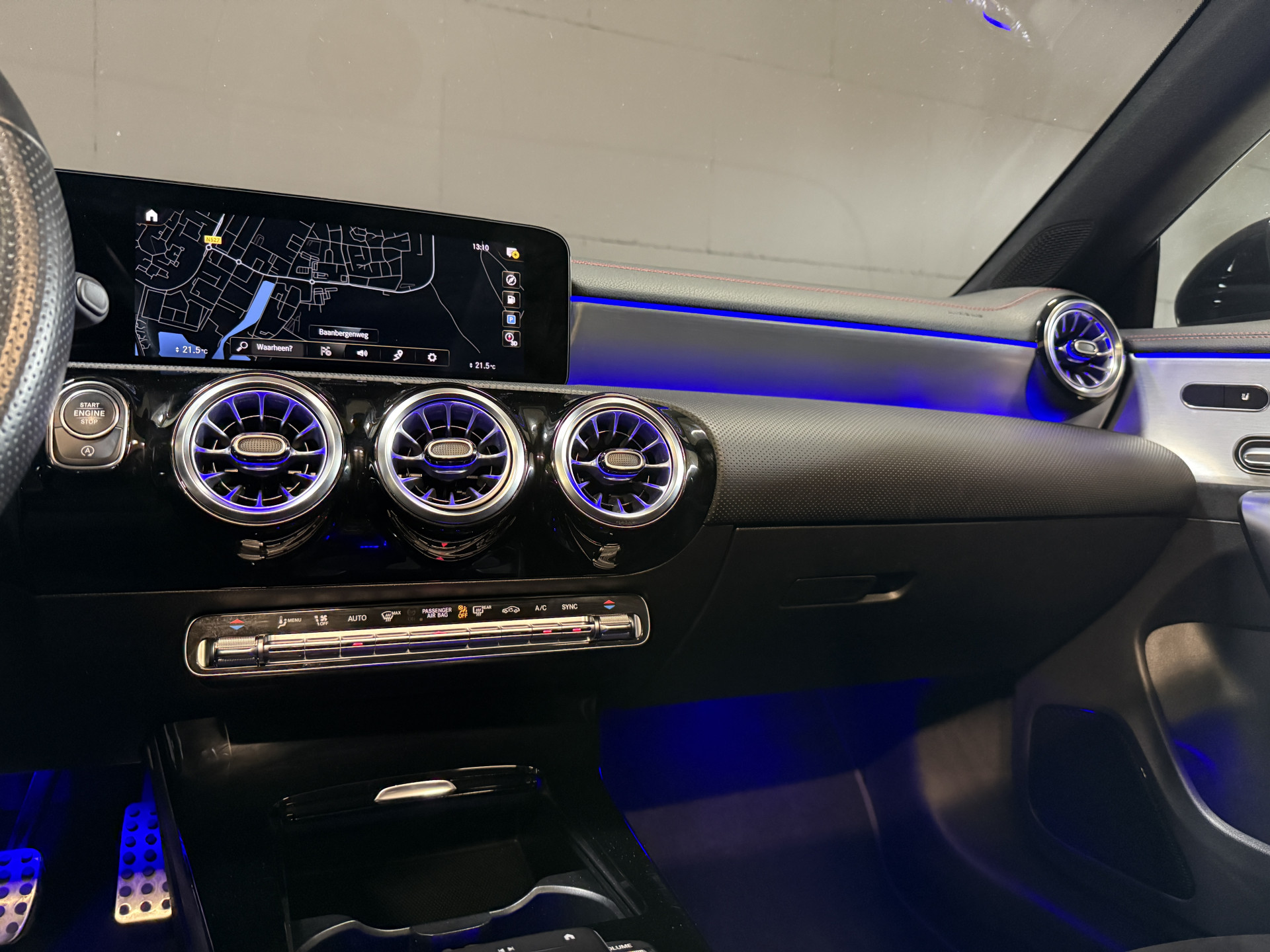 Mercedes-Benz CLA-klasse Shooting Brake 200 Business Solution AMG | Pano | Sfeerverl. | Burmester | Keyless