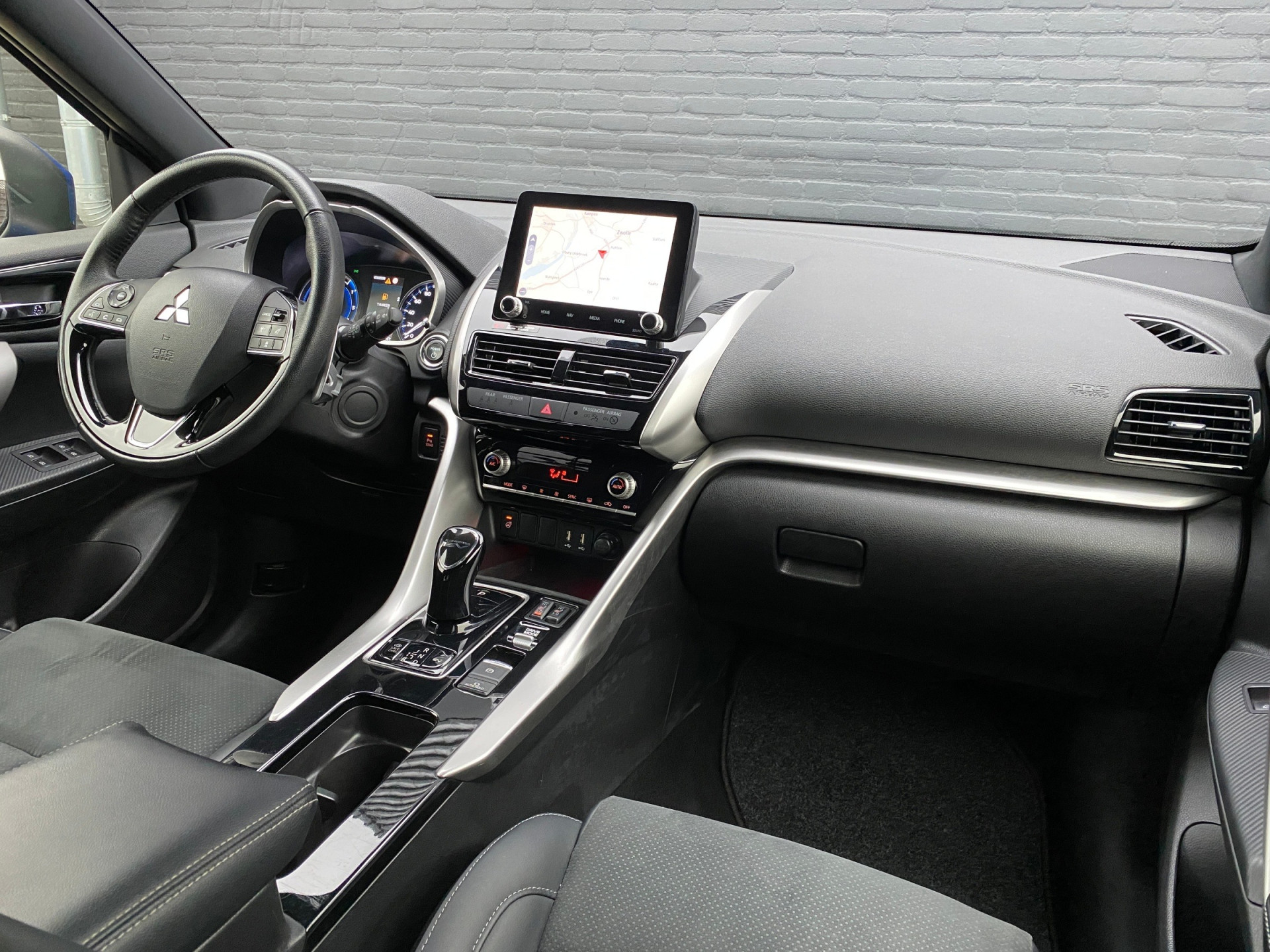 Mitsubishi Eclipse Cross 2.4 PHEV Instyle 4WD 188 pk AUT. | 1e eigenaar | navigatie | stoel-stuurverwarming | leder/alcantara interieur