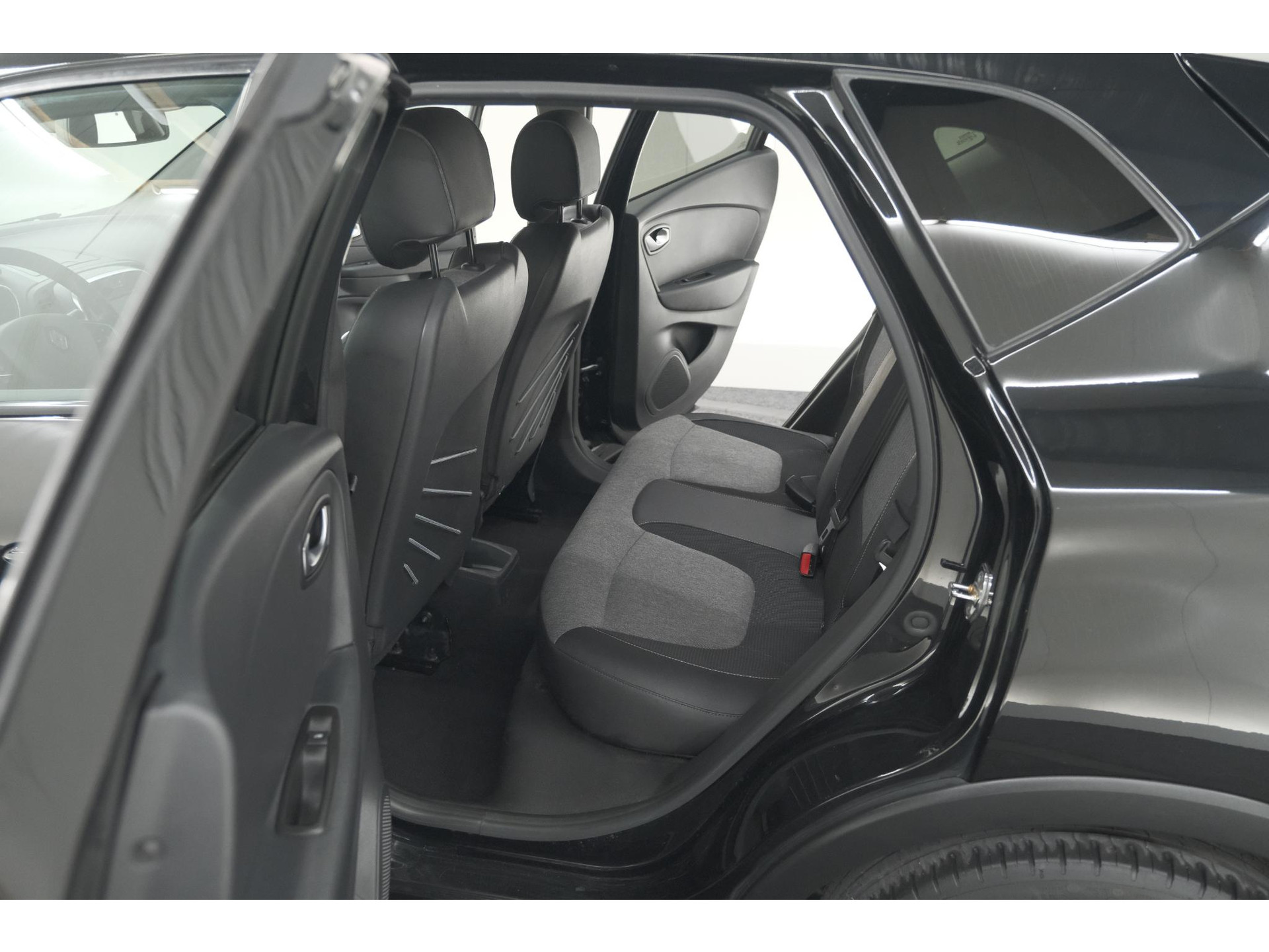 Renault Captur TCe 130 Intens | Camera | Navigatie | Parkeersensoren | Climate Control