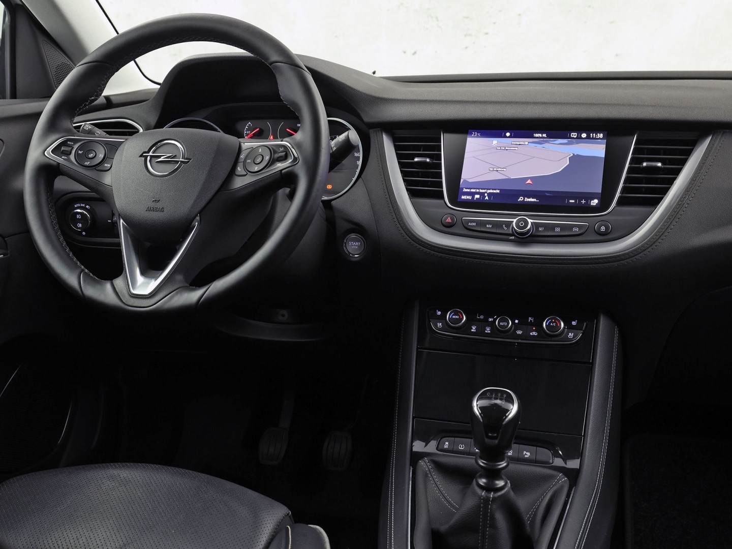 Opel Grandland X 1.2 Turbo Innovation Sport (APPLE CARPLAY, STOELKOELING/VERWARMING, MEMORY SEAT, 360 CAMERA, LEDER, GETINT GLAS, STUURWIEL VERWARMD, NIEUWE APK, NIEUWSTAAT)