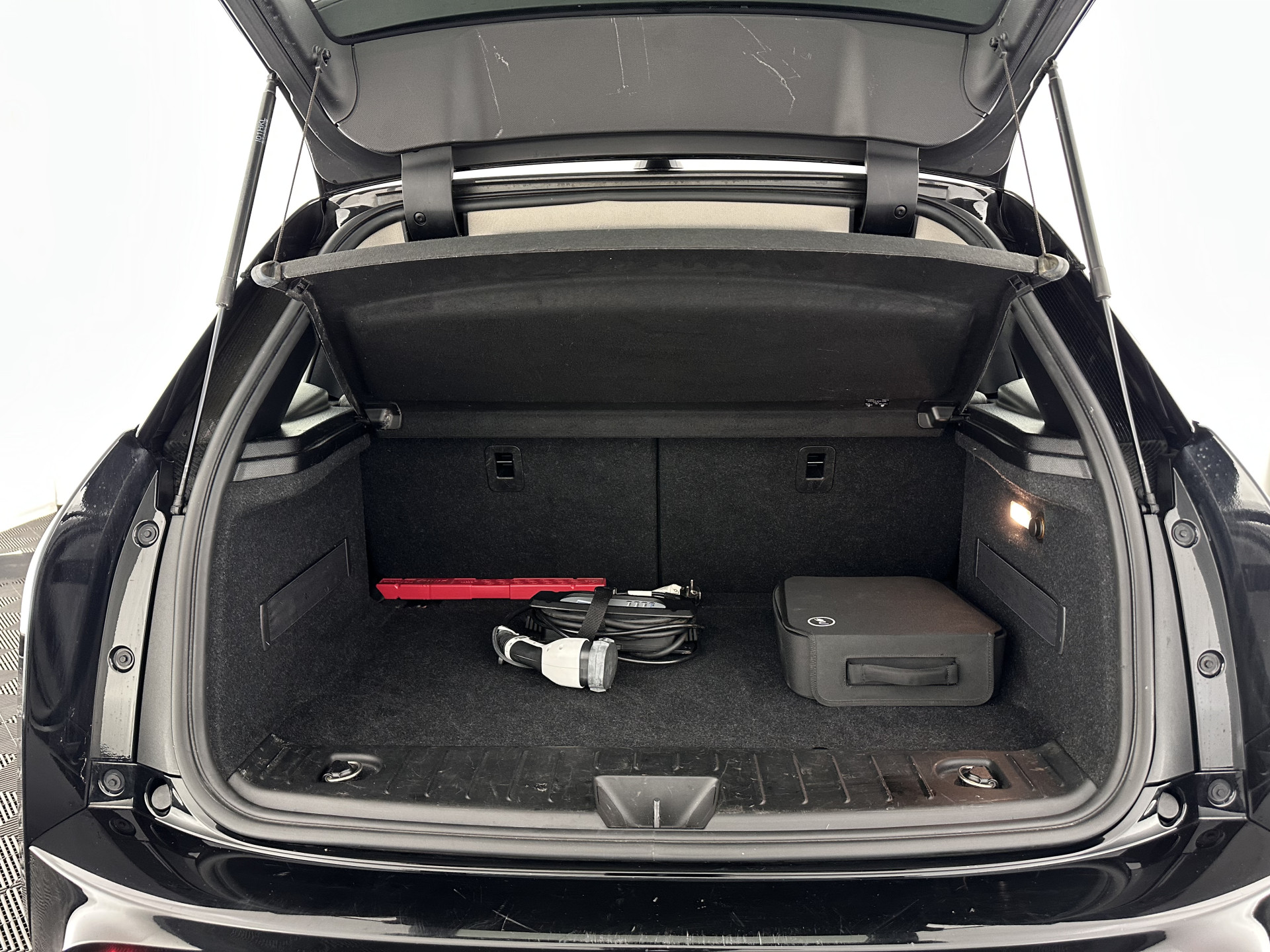 BMW i3 Basis 120Ah Sport 42 kWh [ 3-Fase-11kW ] {SOH-100%} (INCL-BTW) *HEATPUMP | FULL-LED | NAVI-FULLMAP | KEYLESS | COMFORTSEATS | ECC | CCS-FASTLOADER | PDC | DIGI-COCKPIT | CRUISE | 20''ALU*