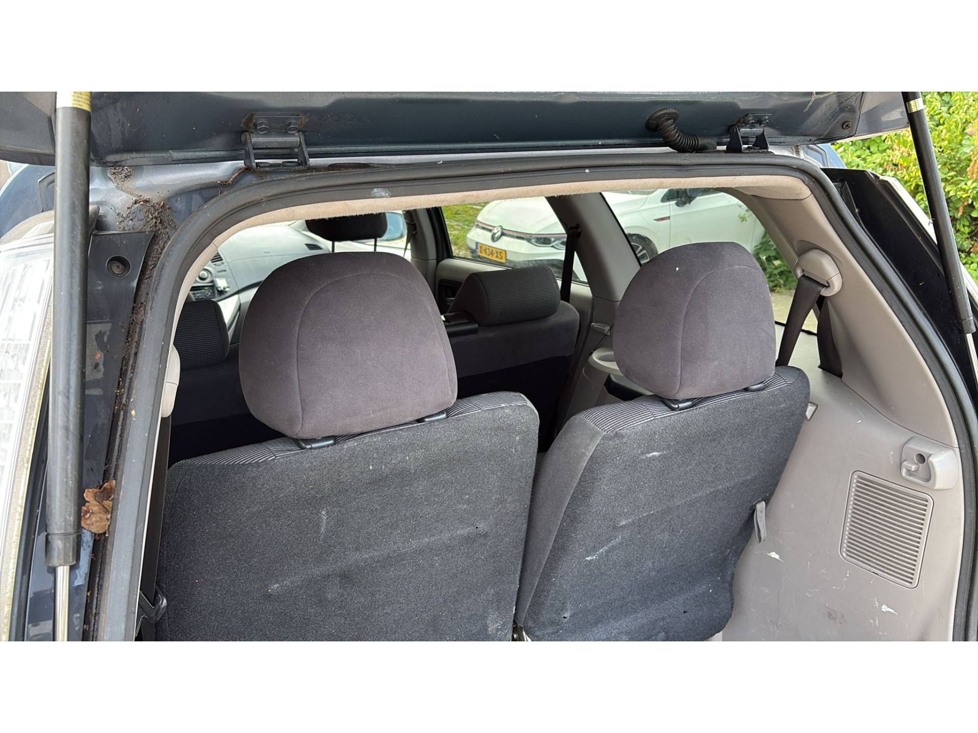 Mitsubishi Grandis 2.4-16V 7 Zits Only Export