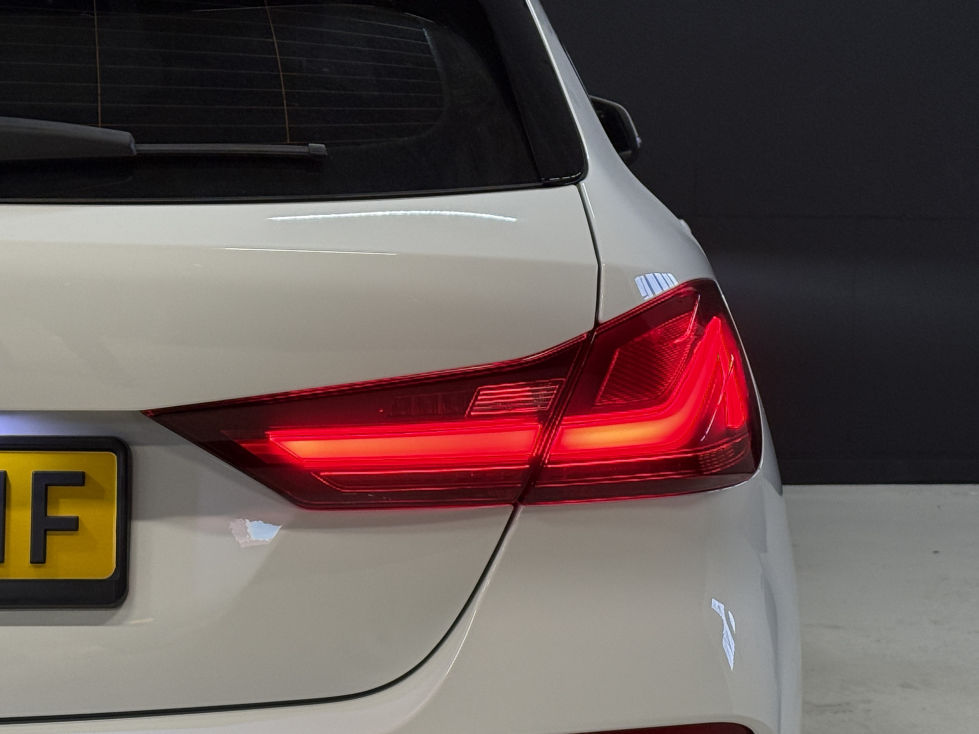 BMW 1-serie 116i Business Edition | Zwarte grill | Apple Carplay | DAB+ | PDC V+A