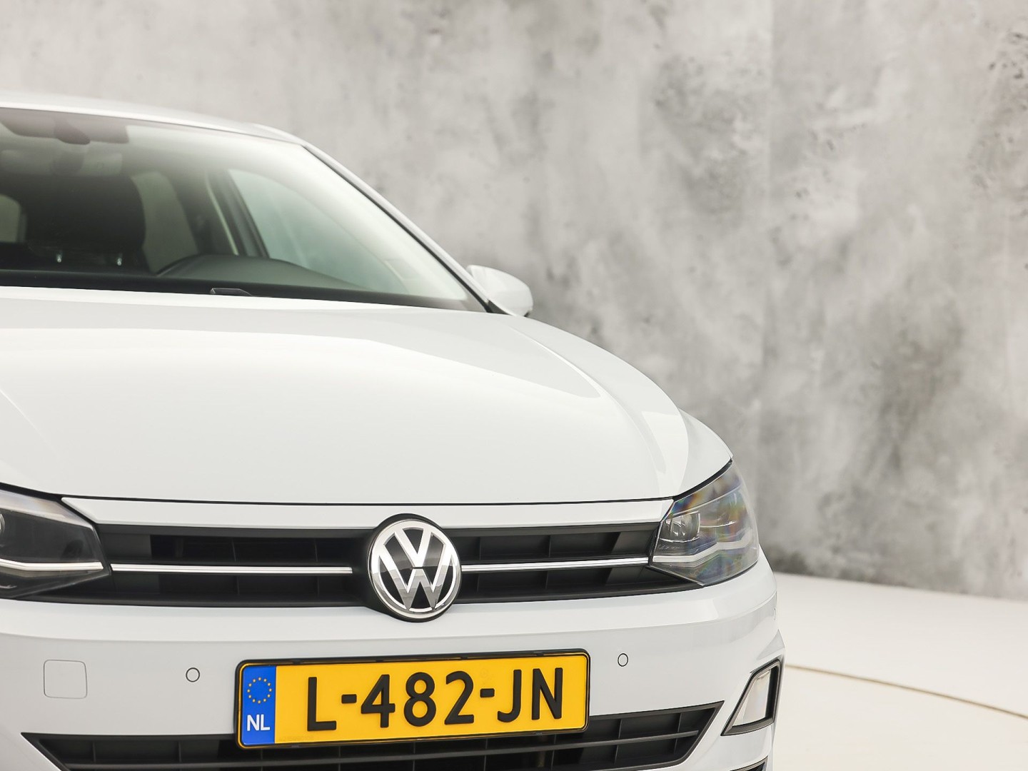 Volkswagen Polo 1.0 TSI Sportline Automaat (VIRTUAL COCKPIT, APPLE CARPLAY, GROOT NAVI, CLIMATE, CAMERA, STOELVERWARMING, SPORTSTOELEN, GETINT GLAS, KEYLESS START, ADAPTIVE CRUISE, NIEUWSTAAT)