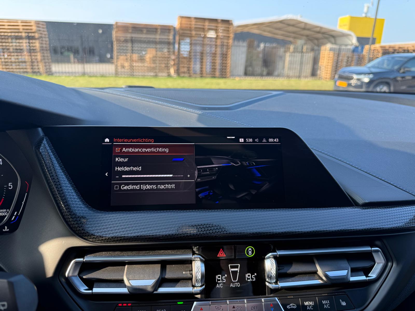 BMW 1-serie 116d Executive | 1E EIGENAAR | 3/6/12MND GARANTIE | AUTOMAAT | LED | CARPLAY | SFEERVERLICHTING | CRUISE | AIRCO |