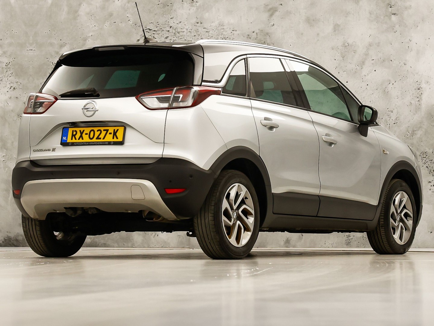 Opel Crossland X 1.2 Turbo Innovation (APPLE CARPLAY, GROOT NAVI, CLIMATE, 360 CAMERA, STUUR/STOELVERWARMING, SPORTSTOELEN, GETINT GLAS, CRUISE, NIEUWSTAAT)