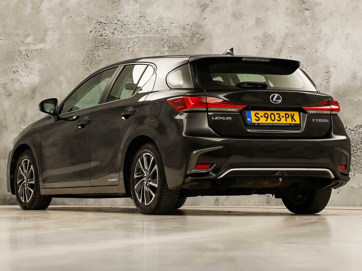 Lexus CT 200h Business Launch Edition Automaat (NAVIGATIE, CAMERA, ALCANTARA, SPORTSTOELEN, KEYLESS, ADAPTIVE CRUISE, NIEUWSTAAT)