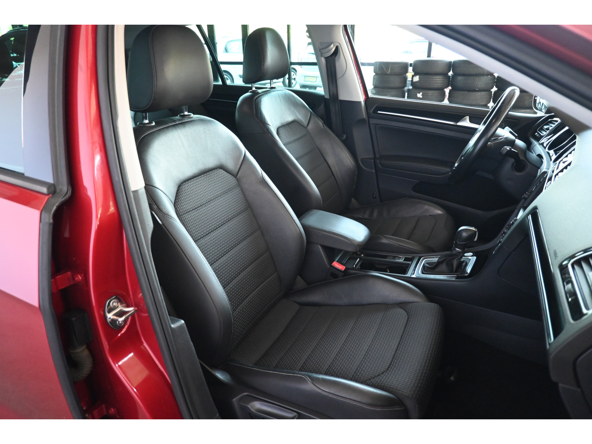 Volkswagen Golf 1.4 TSI Highline Nap Automaat Navigatie Cruise Clima Stoelverwarming Massage Inruil Mogelijk