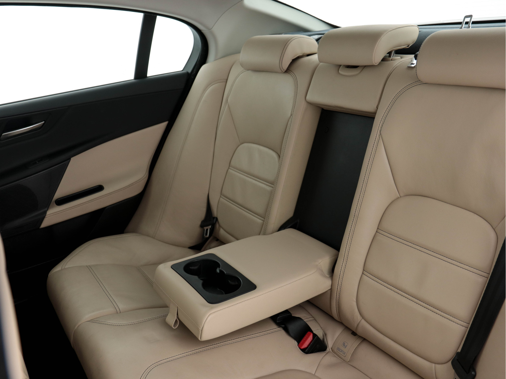 Jaguar XE 2.0 D Portfolio (INCL-BTW) Aut. *LEATHER | NAVI-FULLMAP | BI-XENON | CAMERA | ECC | COMFORT-SEATS | SHIFT-PADDLES | PDC | JAGUAR-AUDIO | CRUISE | LANE-ASSIST | TOWBAR | 18"ALU*