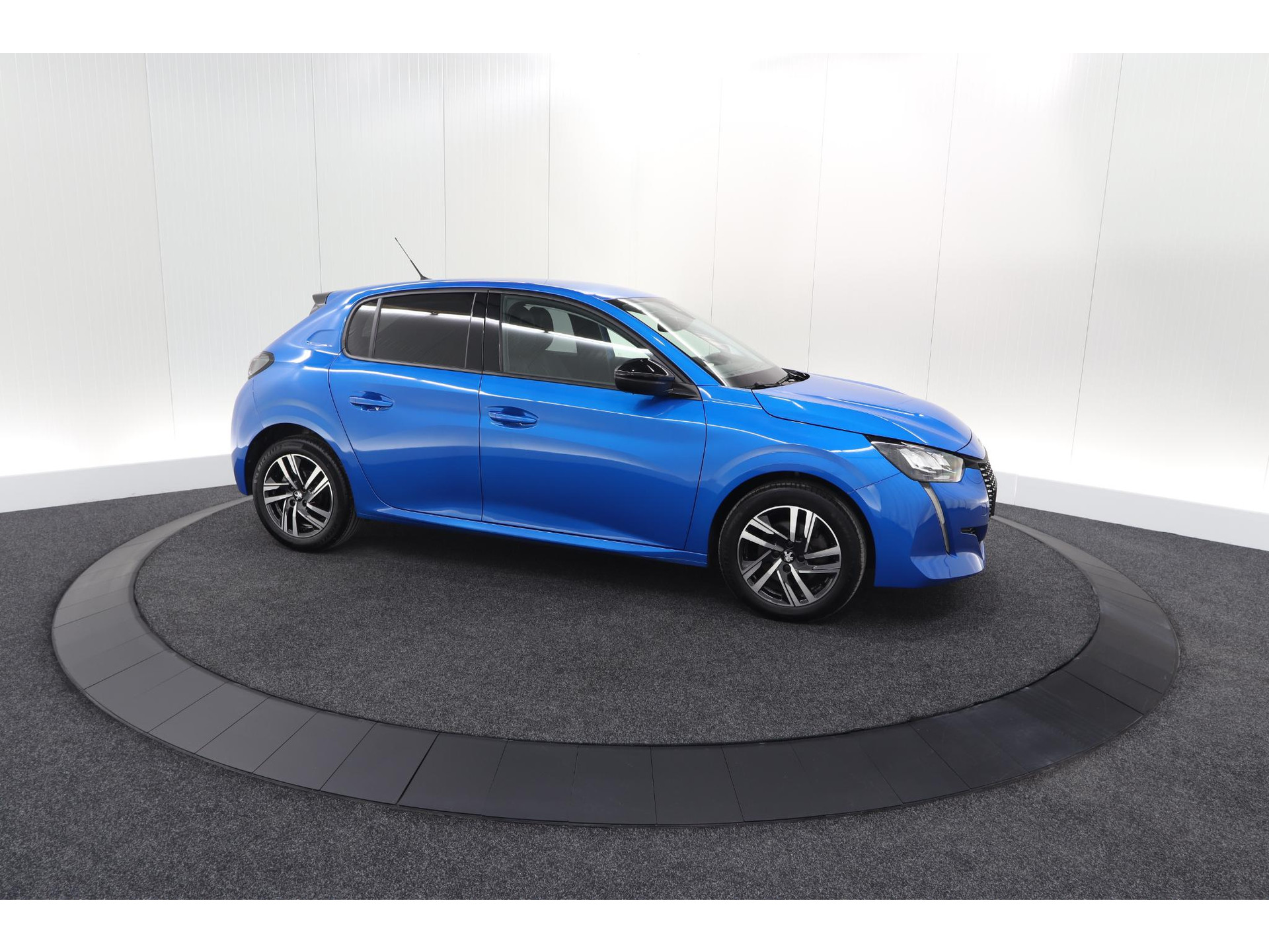 Peugeot 208 PureTech 100 Allure | Stoelverwarming | Adaptieve Cruise Control | Camera | Apple Carplay