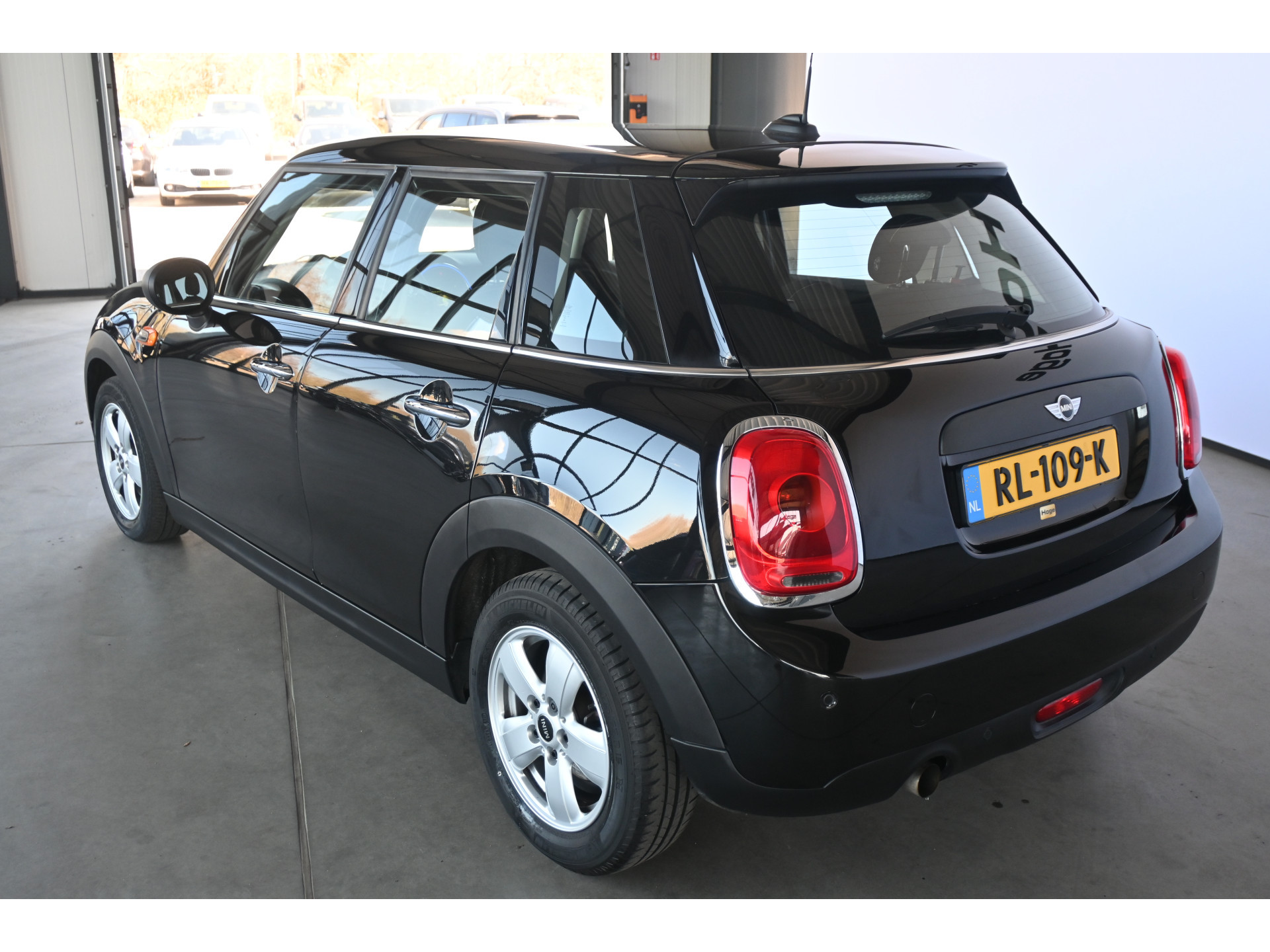 MINI Mini 1.5 Business Nap Airco Cruise control Navigatie Lichtmetaal Inruil mogelijk