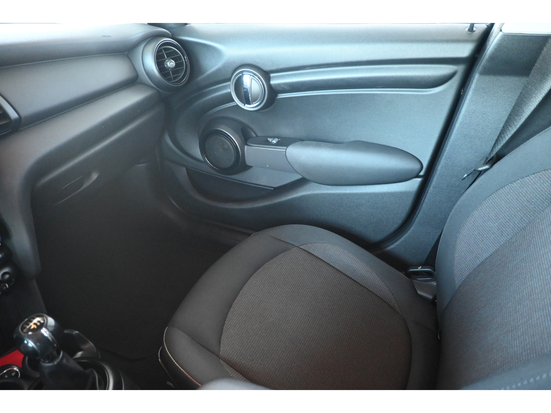 MINI Mini 1.5 Business Nap Airco Cruise control Navigatie Lichtmetaal Inruil mogelijk