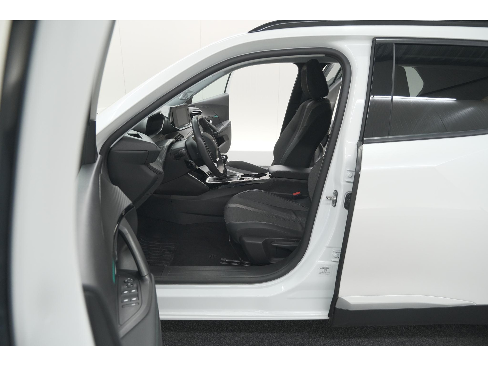 Peugeot 2008 PureTech 102 Allure Pack | Allseason Banden | Parkeersensoren | Apple Carplay