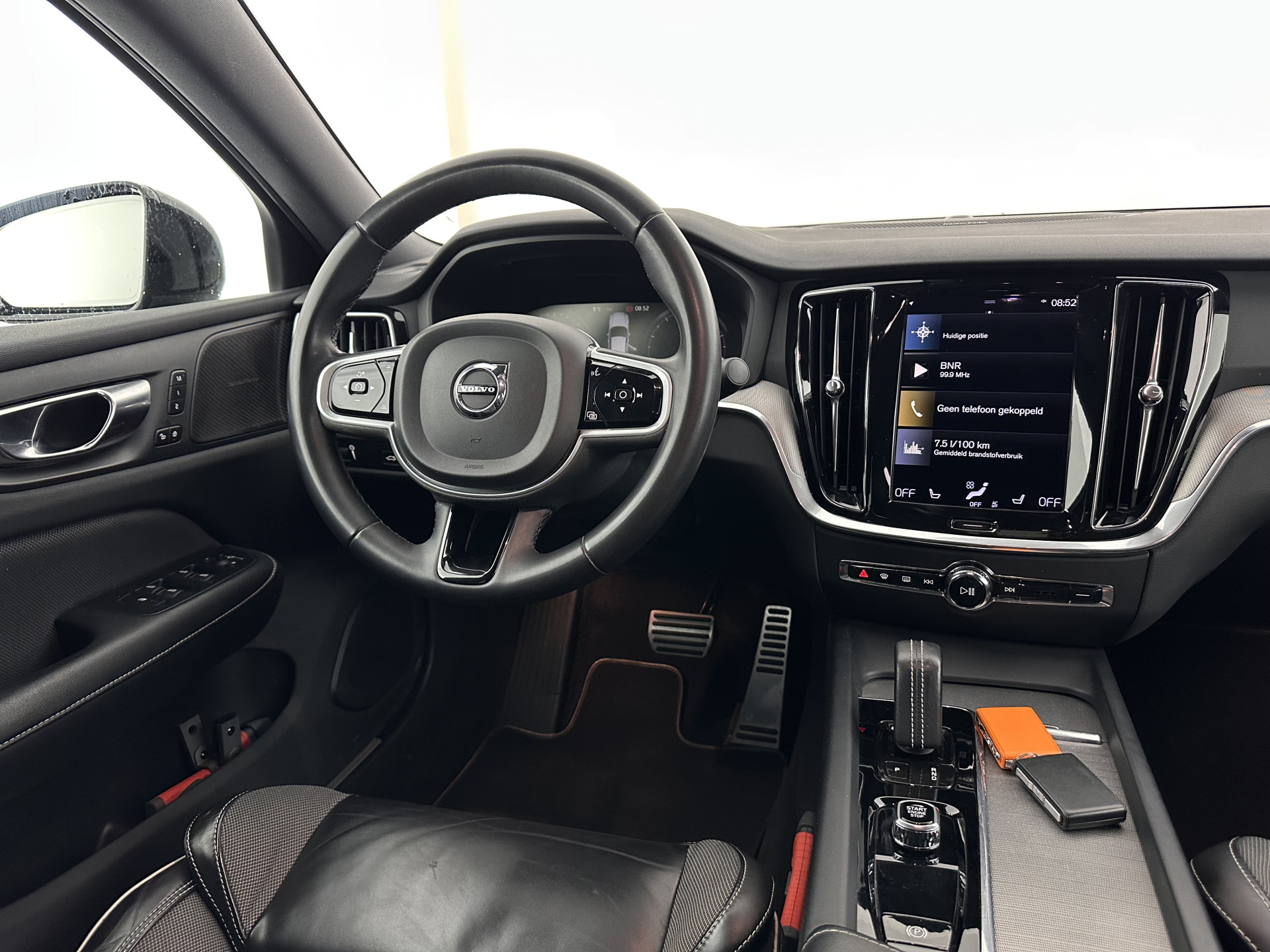 Volvo S60 2.0 B3 R-Design Black Edition (INCL-BTW) Aut. *FULL-LED | LEATHER | HEATED-R-SPORTSEATS | HARMAN/KARDON | MEMORY-PACK | CAMERA | NAVI-FULLMAP | ECC | PRIVACYGLASS | PDC | CRUISE | LANE-ASIST | DAB | DIGI-COCKPIT | TOWBAR