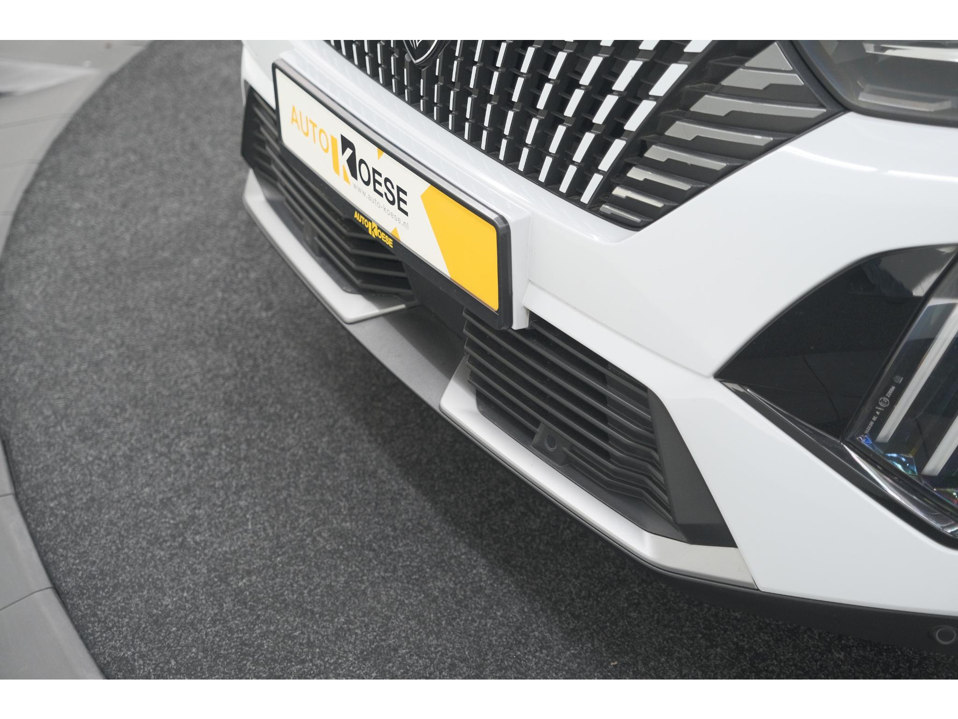 Peugeot 2008 PureTech 130 EAT8 GT | Camera | Apple Carplay | Parkeersensoren | 17 Inch Lichtmetalen Velgen